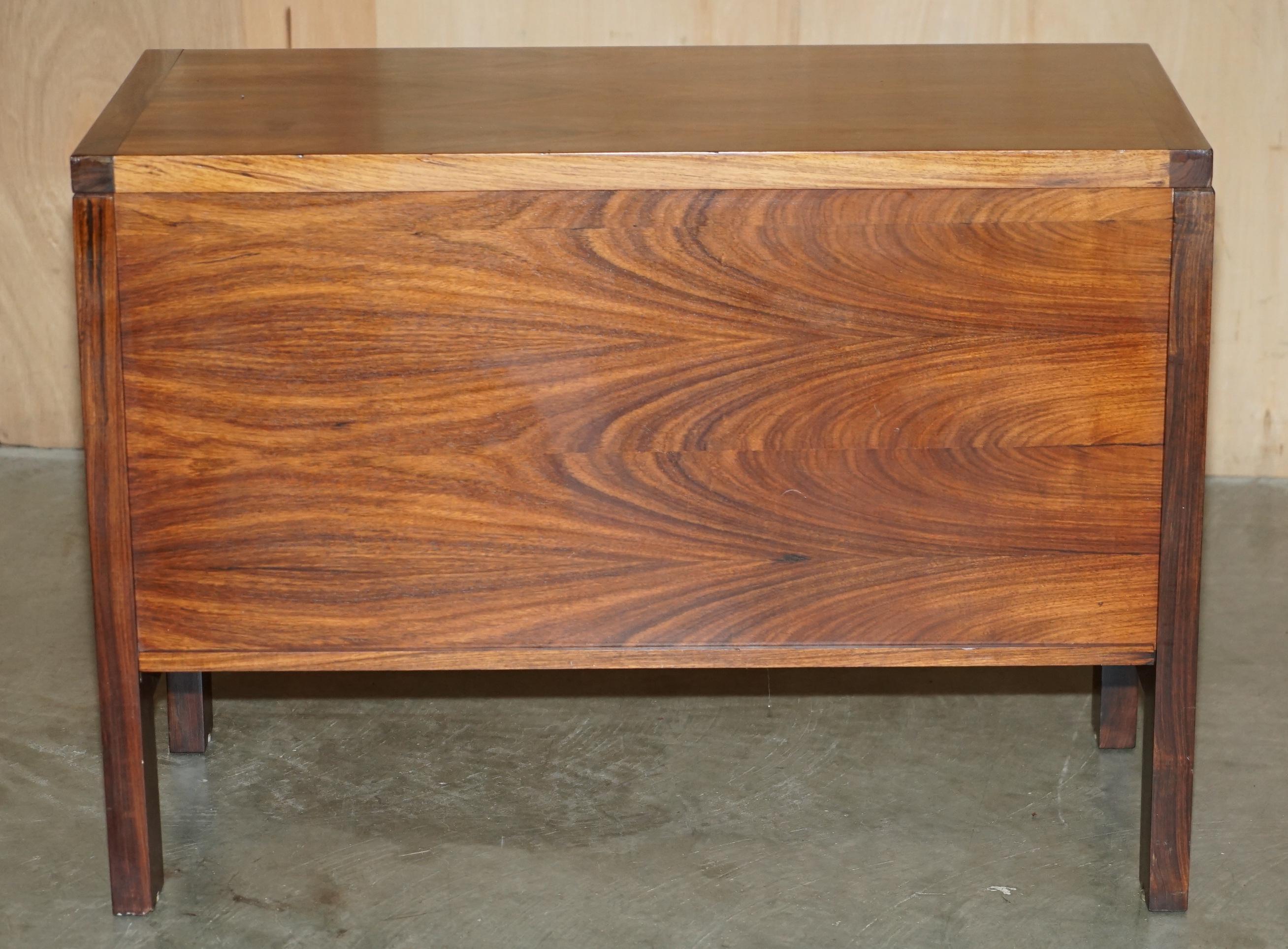 STUNNING PAIR OF MiD CENTURY MODERN BRAZILLIAN WOOD DANISH CABINETS OR CUPBOARDS im Angebot 3