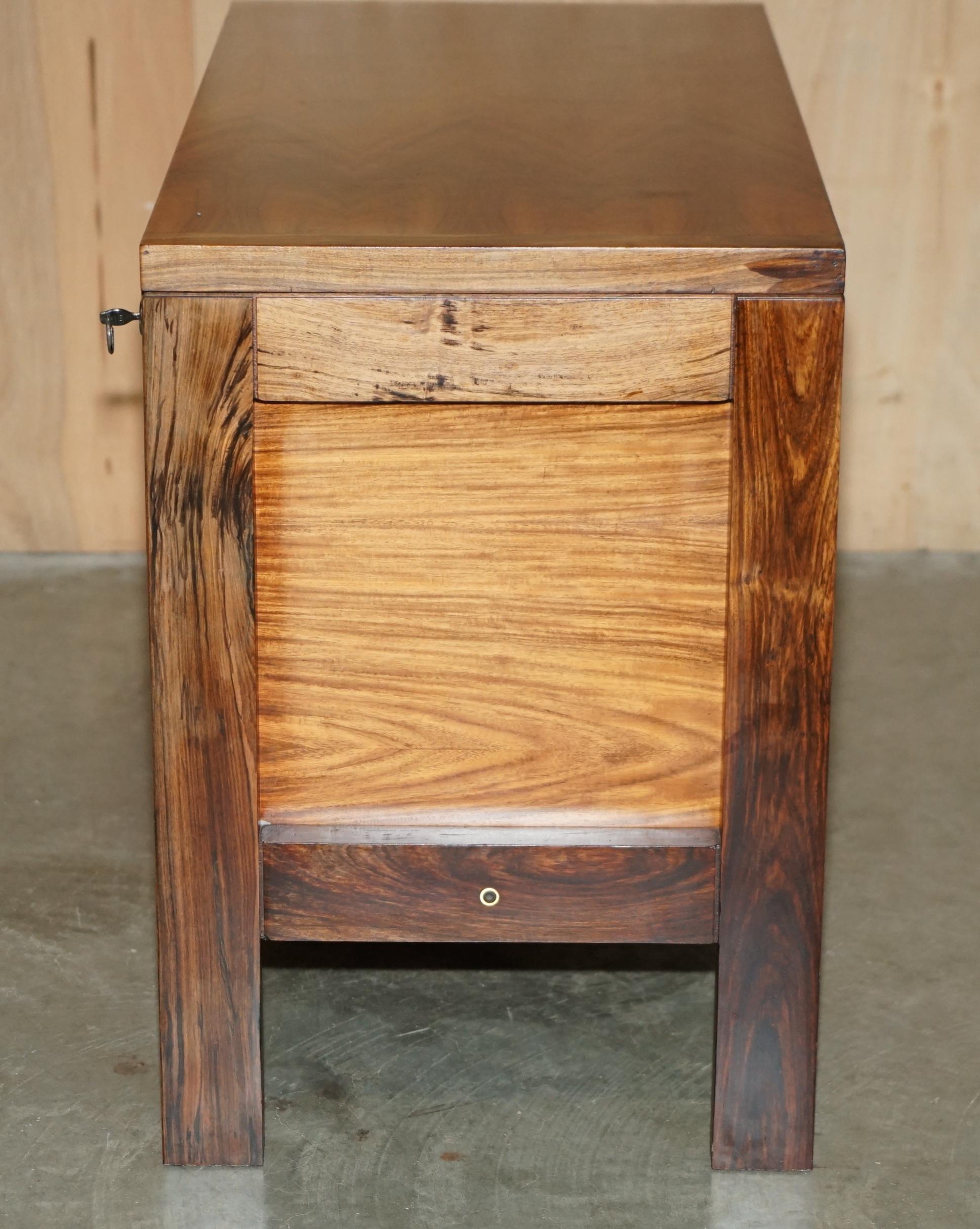 STUNNING PAIR OF MiD CENTURY MODERN BRAZILLIAN WOOD DANISH CABINETS OR CUPBOARDS im Angebot 4