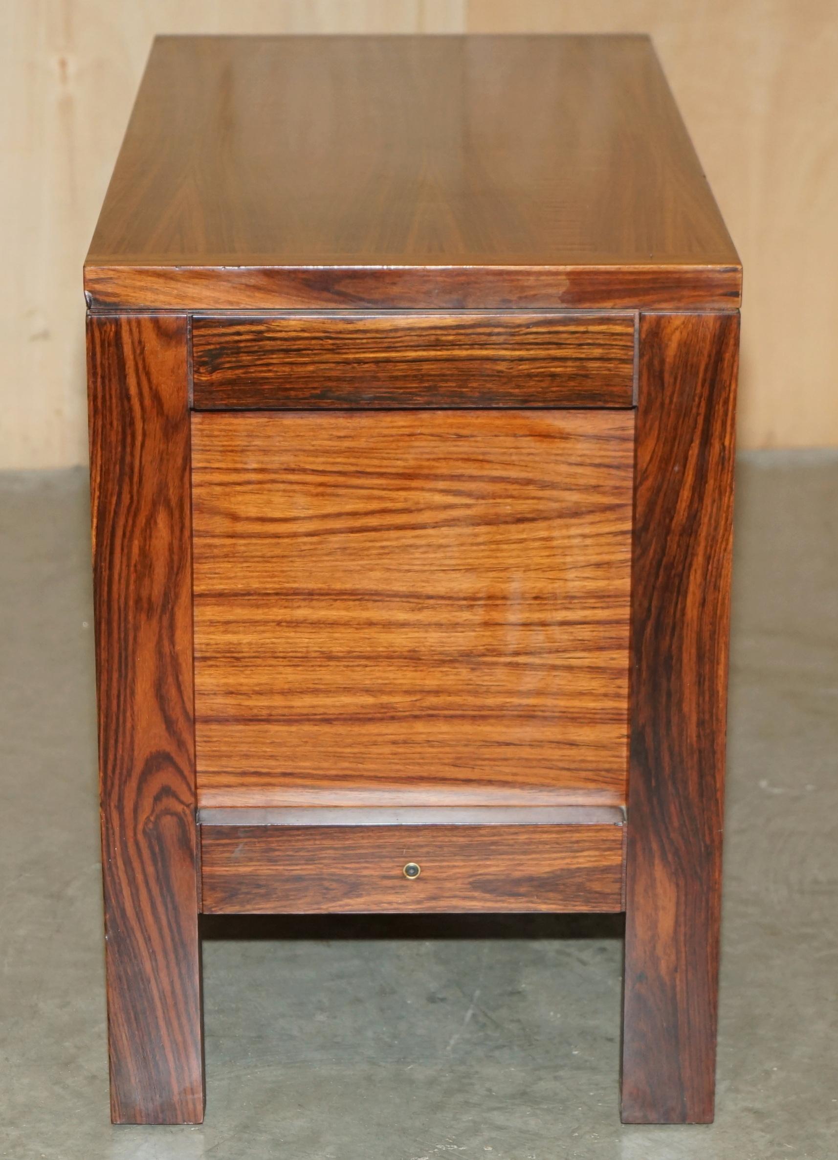 STUNNING PAIR OF MiD CENTURY MODERN BRAZILLIAN WOOD DANISH CABINETS OR CUPBOARDS im Angebot 12