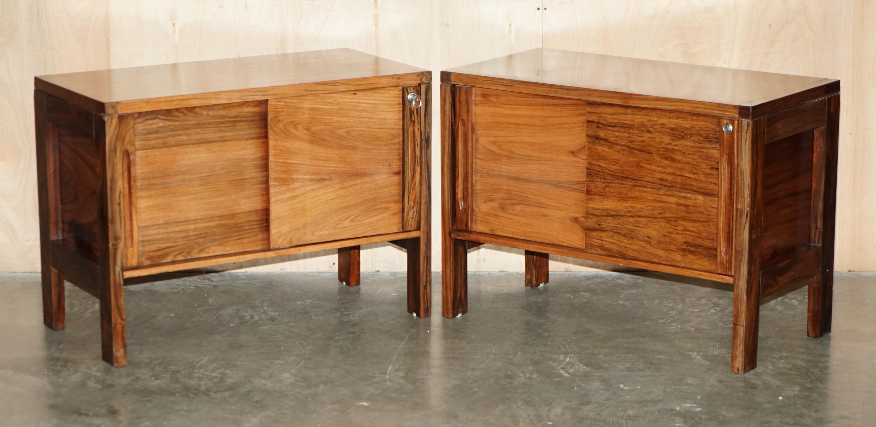 Royal House Antiques

Royal House Antiques freut sich, dieses schöne Paar brasilianischer Holzschränke aus der Mitte des Jahrhunderts aus einer großen Büroeinrichtung zum Verkauf anbieten zu können. 

Bitte beachten Sie die Liefergebühr aufgeführt