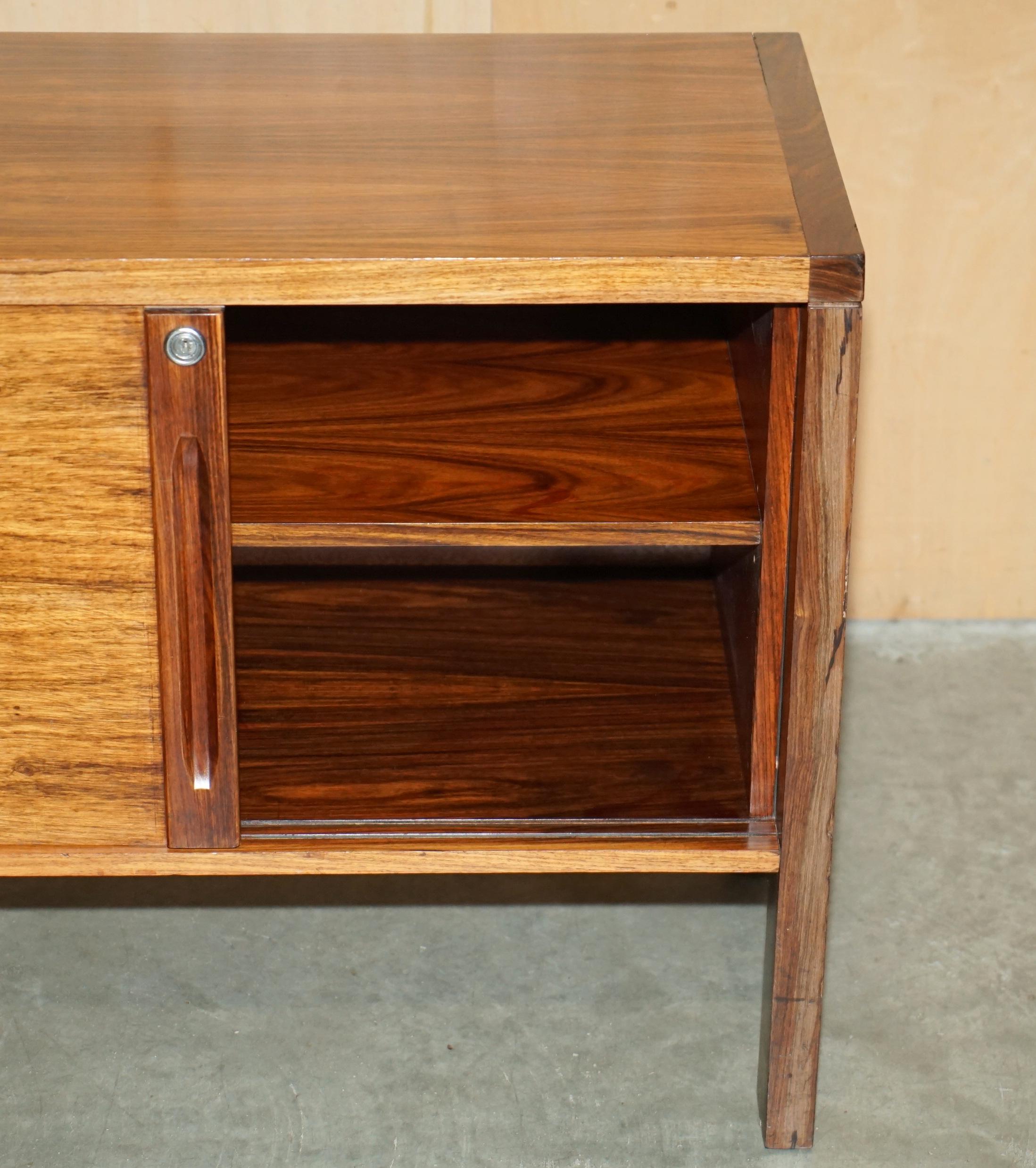STUNNING PAIR OF MiD CENTURY MODERN BRAZILLIAN WOOD DANISH CABINETS OR CUPBOARDS im Angebot 13