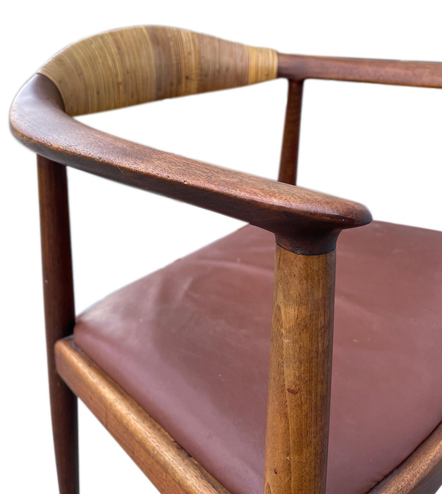 Stunning Pair of Mid-Century Modern Oak Leather Armchairs Style of Hans Wegner 4