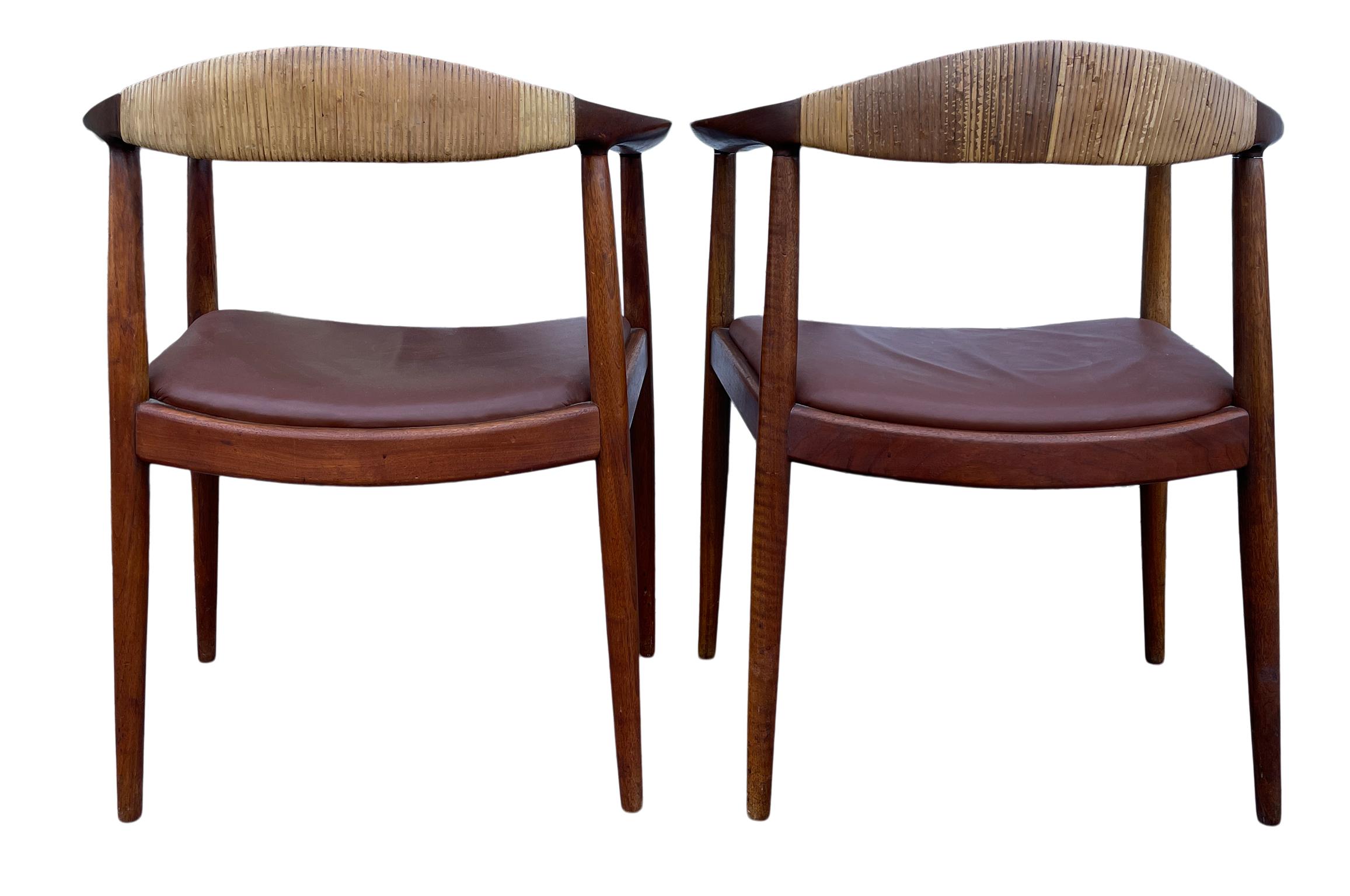 Stunning Pair of Mid-Century Modern Oak Leather Armchairs Style of Hans Wegner 1