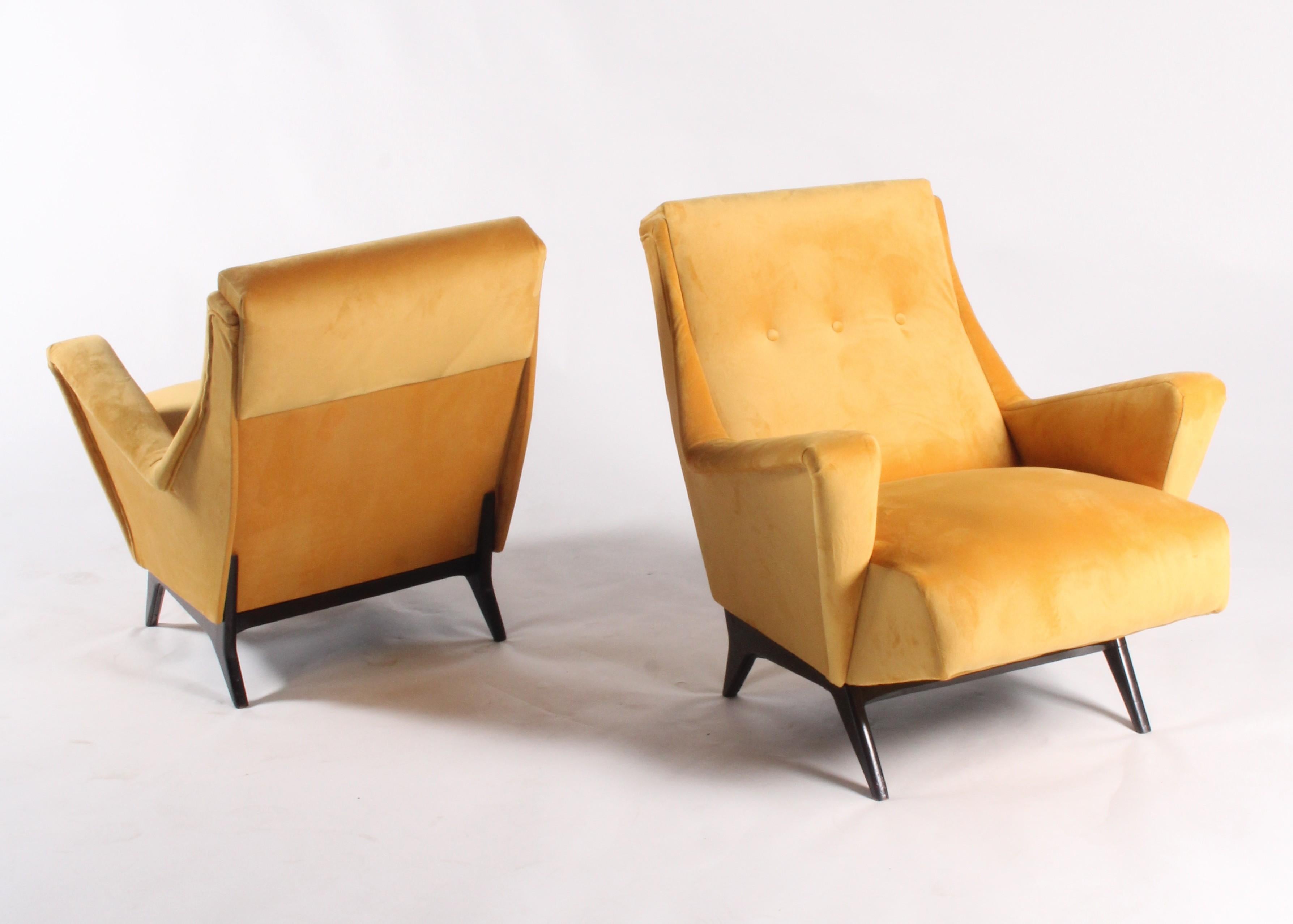 Travail du bois Superbe paire de fauteuils italiens du milieu du siècle dernier dans le style de Guglielmo Pecorini en vente