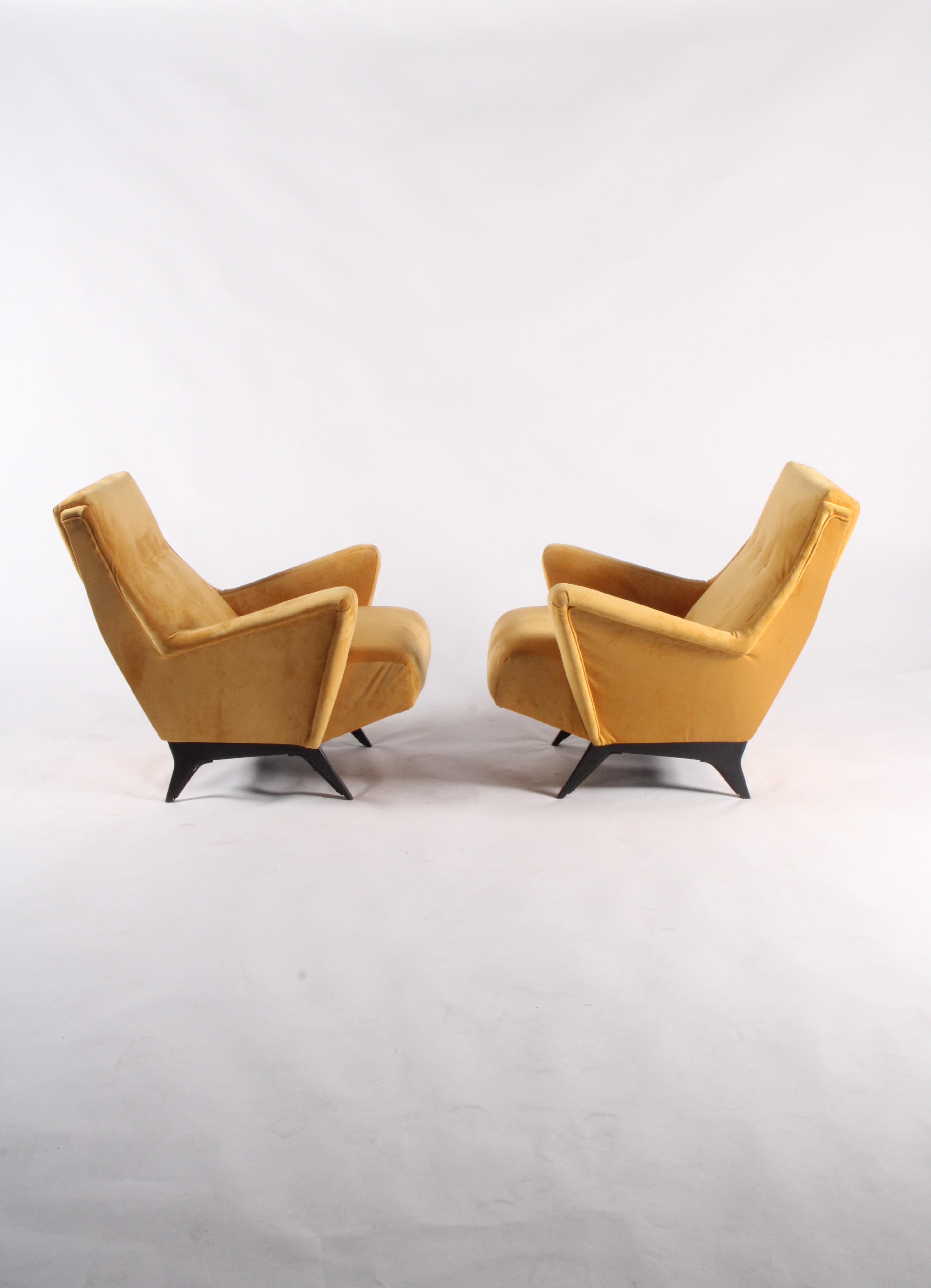 Superbe paire de fauteuils italiens du milieu du siècle dernier dans le style de Guglielmo Pecorini en vente 1