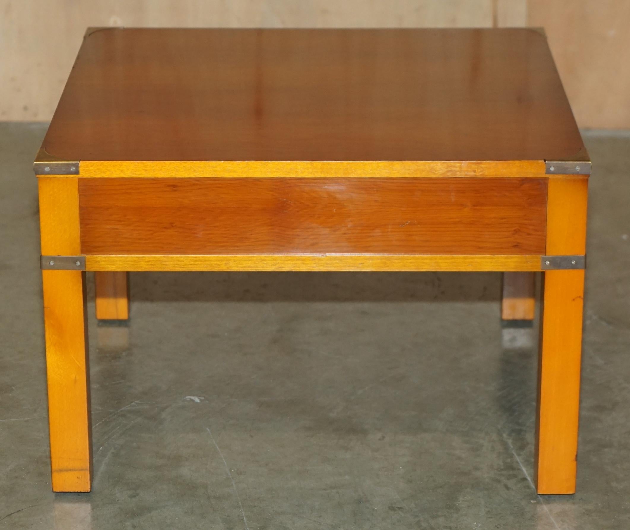 SUPERBE PAIRE DE TABLE D'ACCOMPAGNEMENT EN BOIS D'OEUVRE MILITAIRE A Tiroir Unique en vente 4