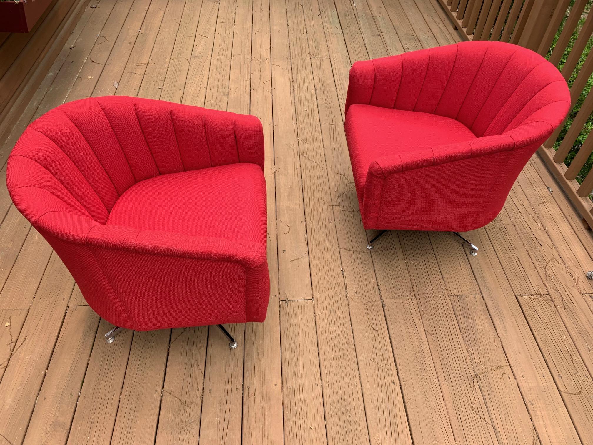 Mid-Century Modern Milo Baughman Barrel Back Swivel Lounge Chairs on Chrome Bases
