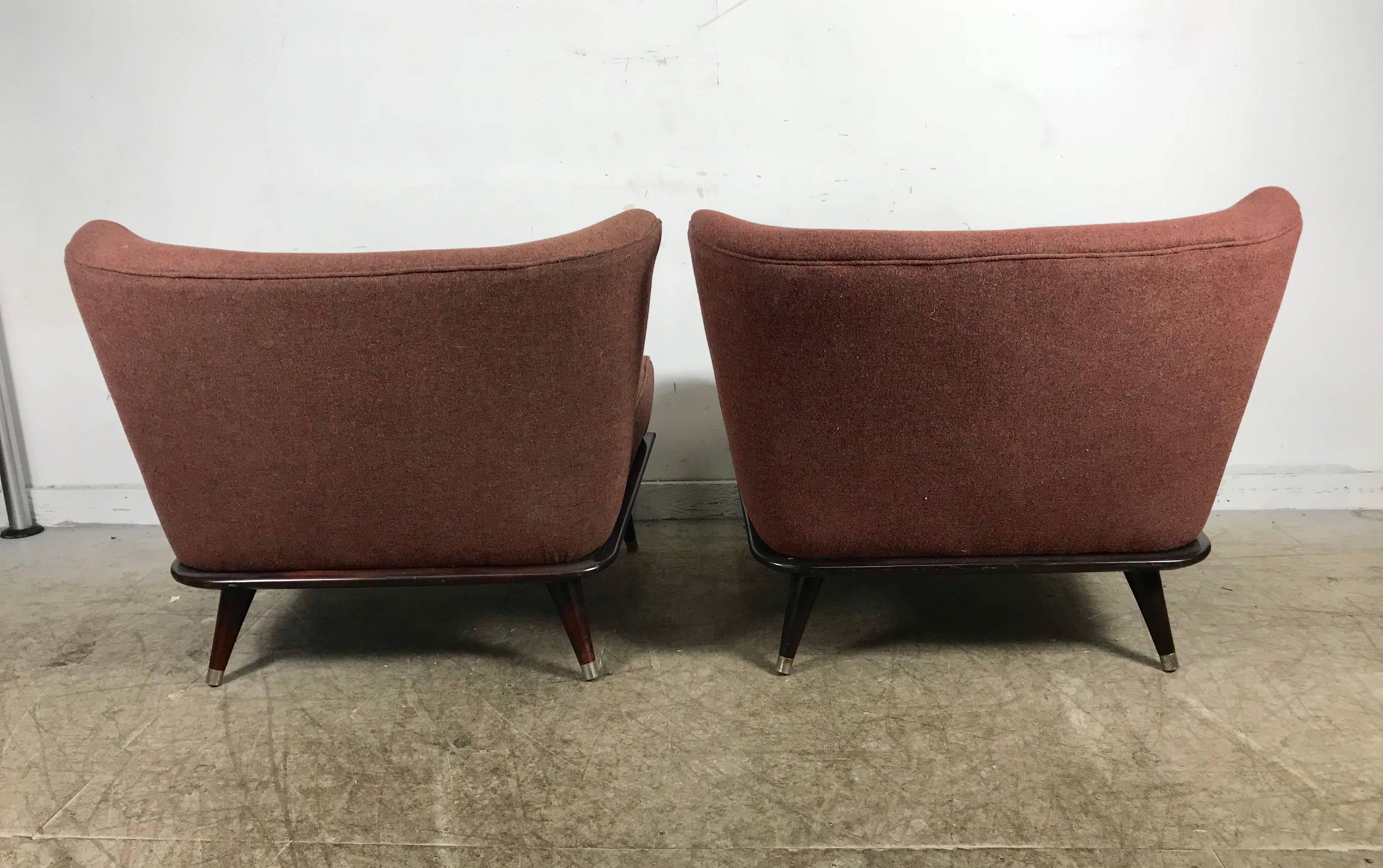 Stunning Pair of Modernist Slipper Chairs in the Manner of Gio Ponti In Good Condition For Sale In Buffalo, NY