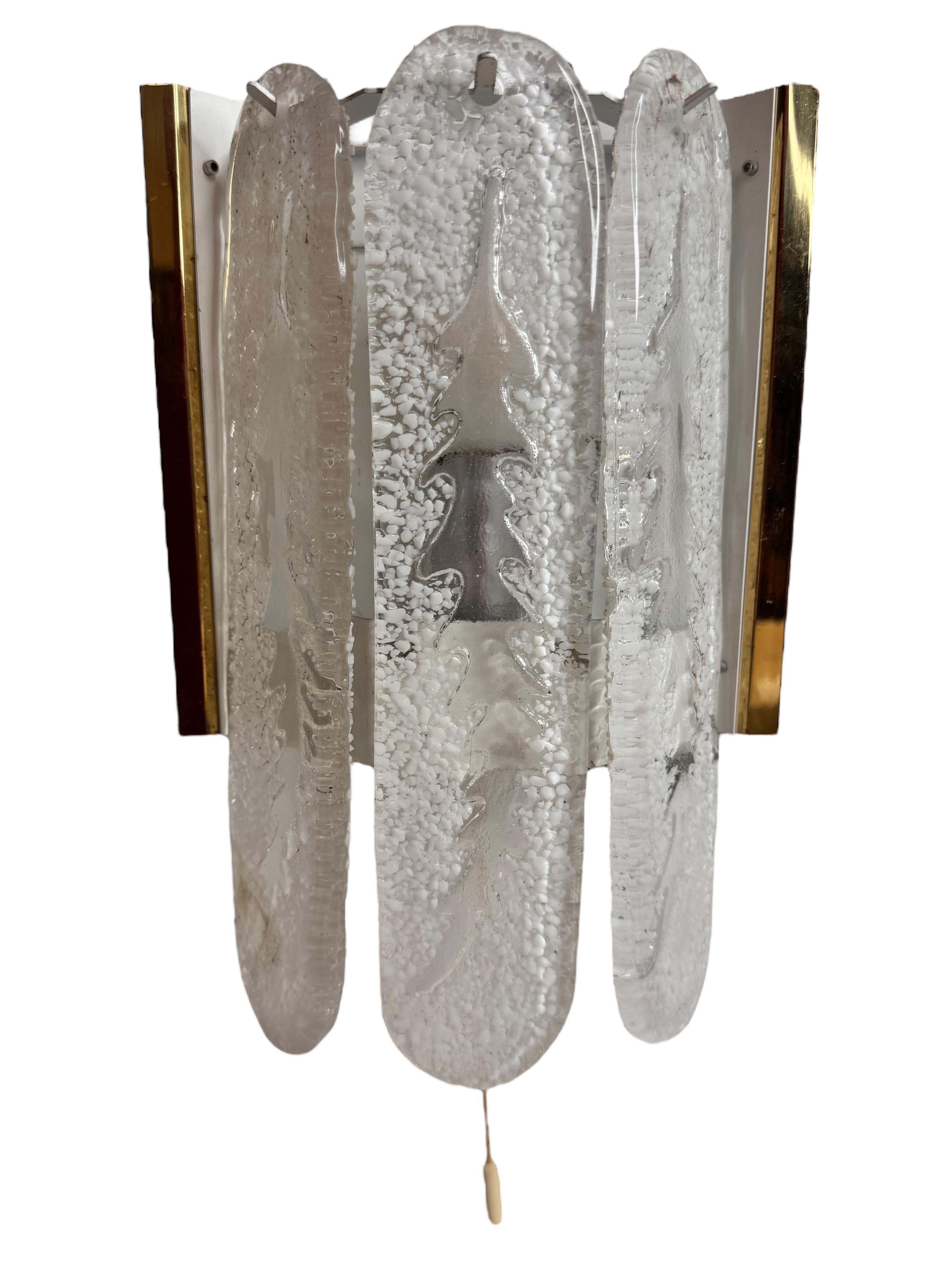 Superbe paire d'appliques en verre de Murano dans le style de Venini en vente 1