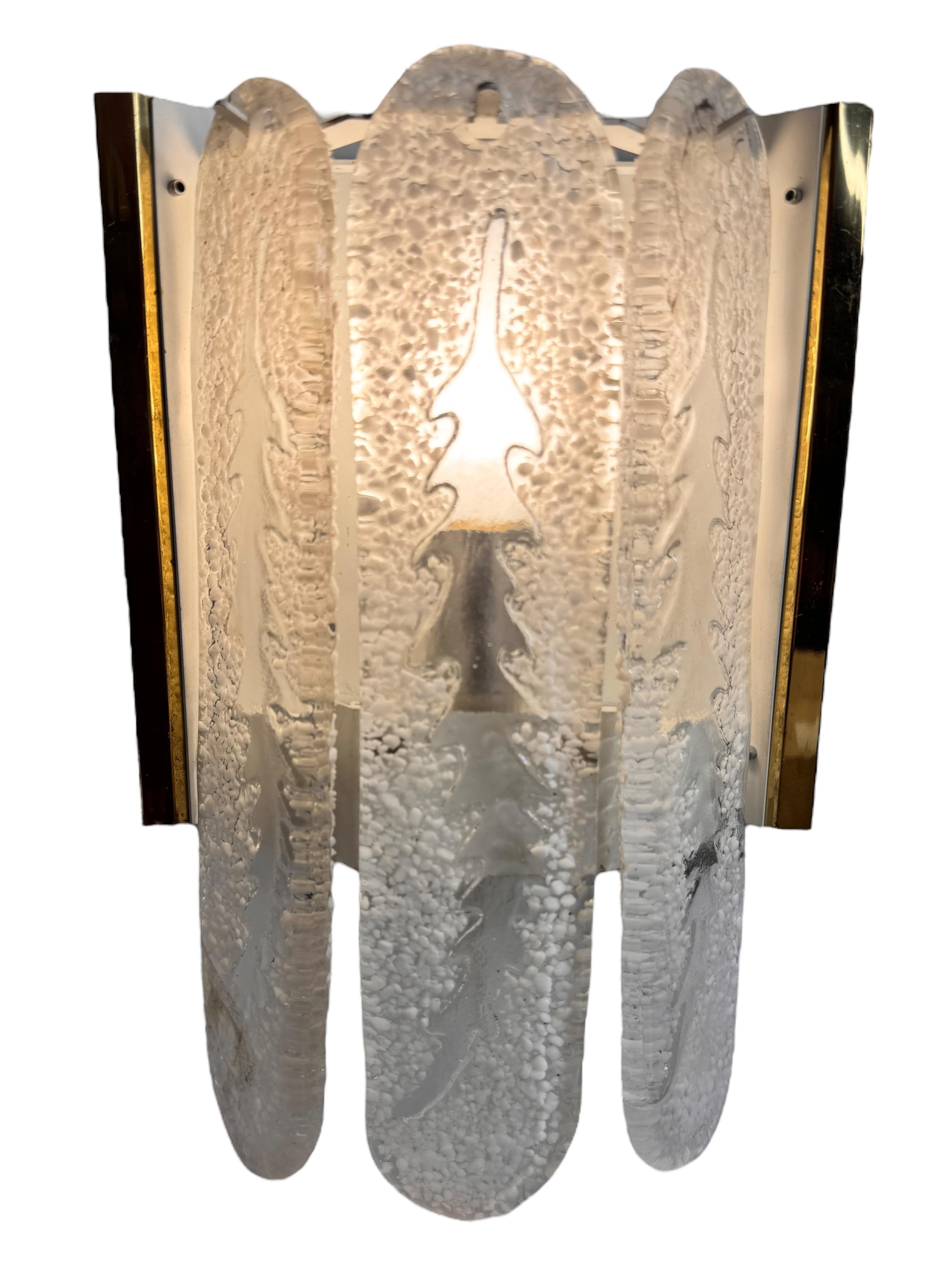 Superbe paire d'appliques en verre de Murano dans le style de Venini en vente 2