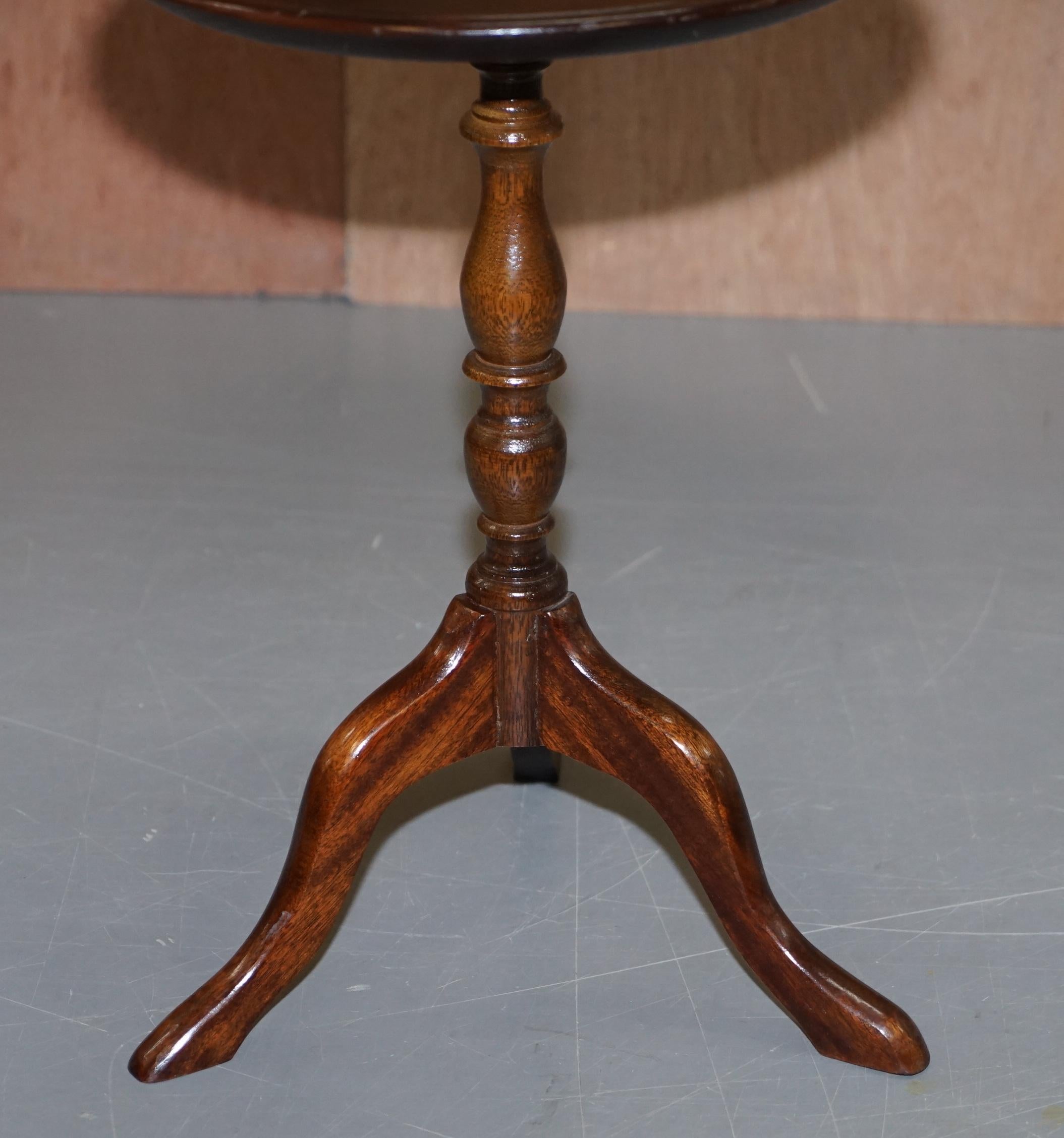 Stunning Pair of Original Victorian Hardwood Round Top Side End Lamp Tables 8