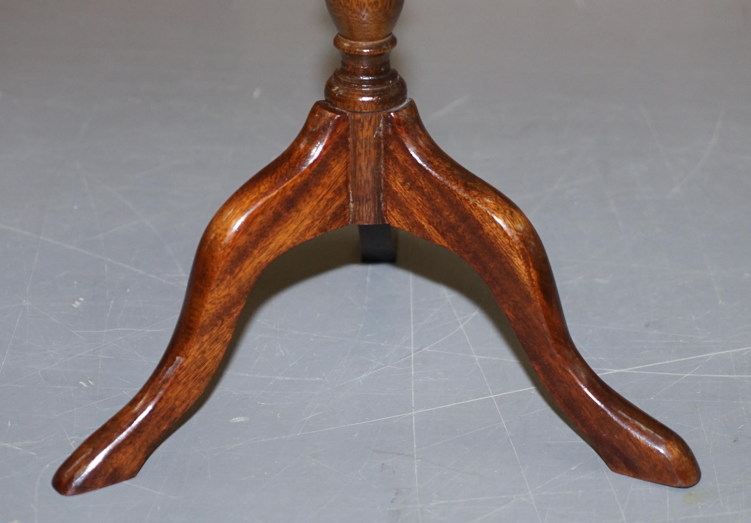 Stunning Pair of Original Victorian Hardwood Round Top Side End Lamp Tables 9