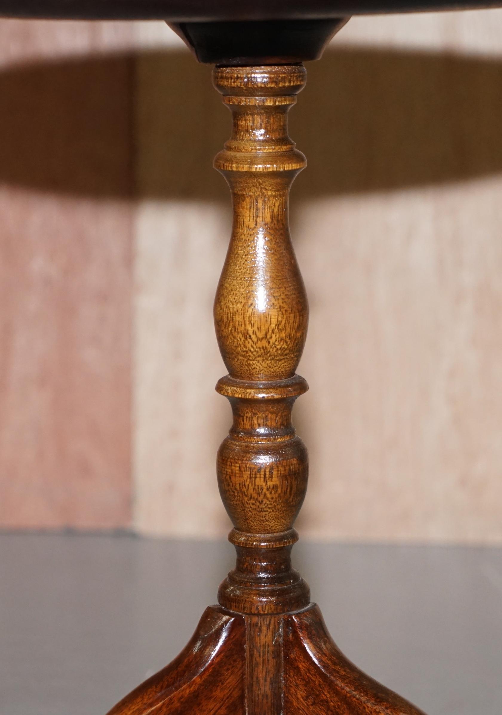 Stunning Pair of Original Victorian Hardwood Round Top Side End Lamp Tables 10