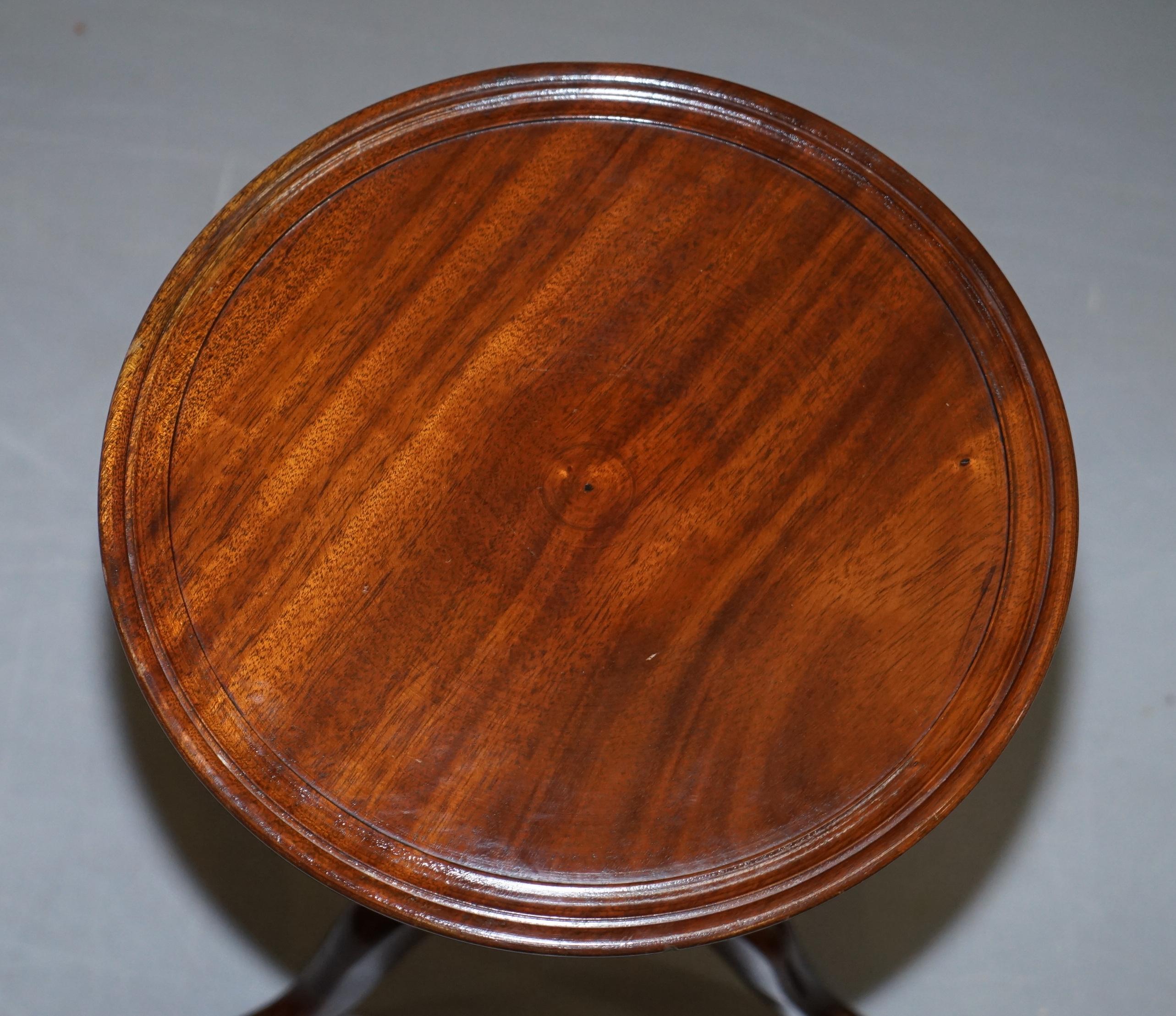 English Stunning Pair of Original Victorian Hardwood Round Top Side End Lamp Tables