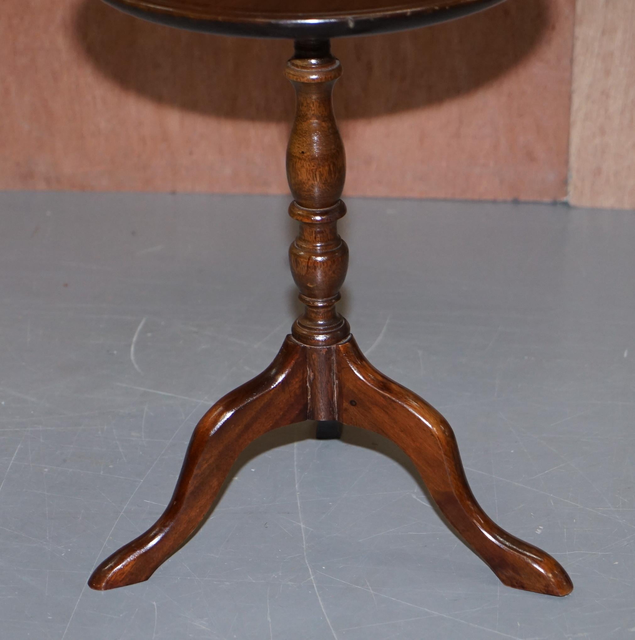 Late 19th Century Stunning Pair of Original Victorian Hardwood Round Top Side End Lamp Tables