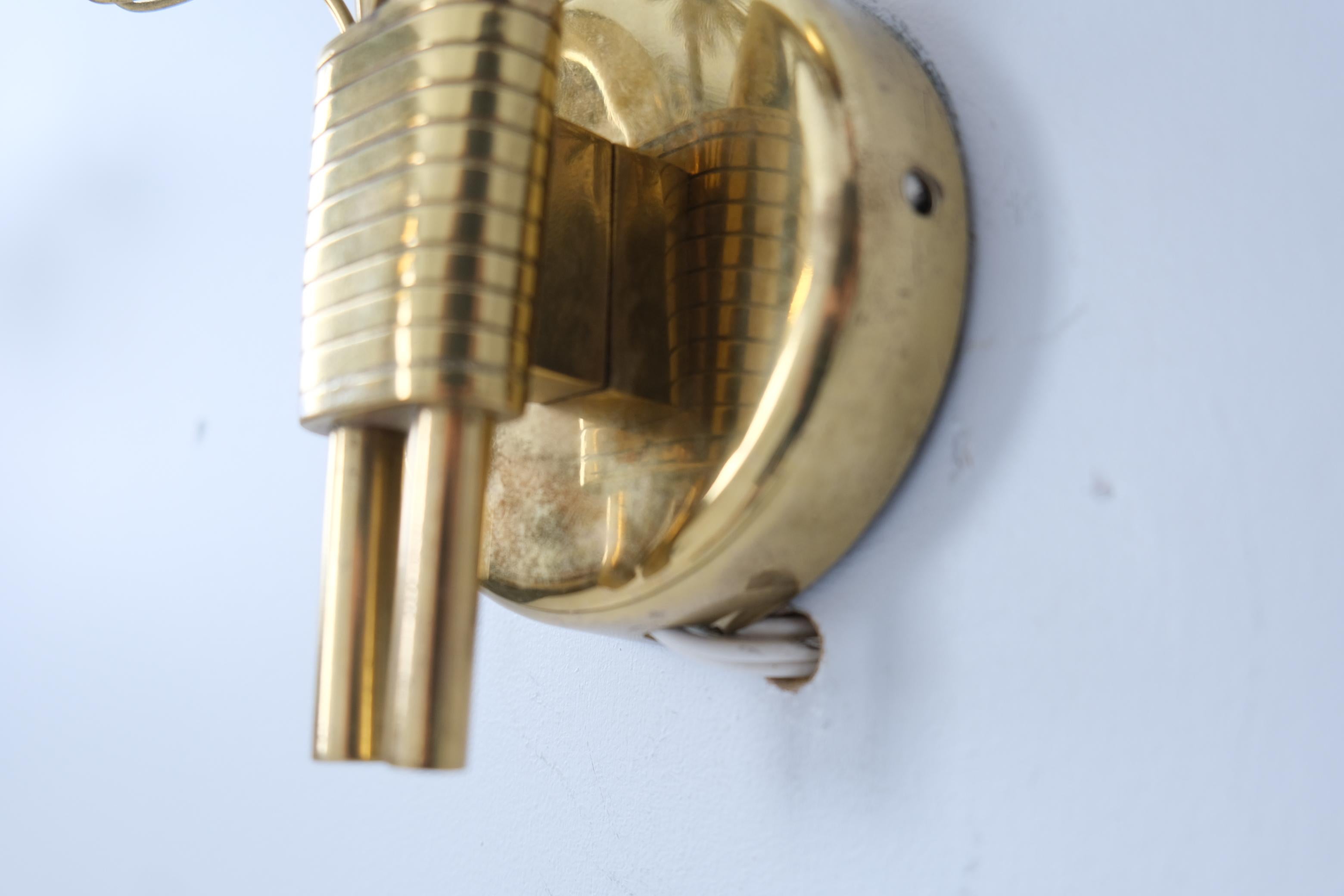 Splendida coppia di lampade da parete Paavo Tynell 9453 in ottone e vetro, Taito anni '50 in vendita 4