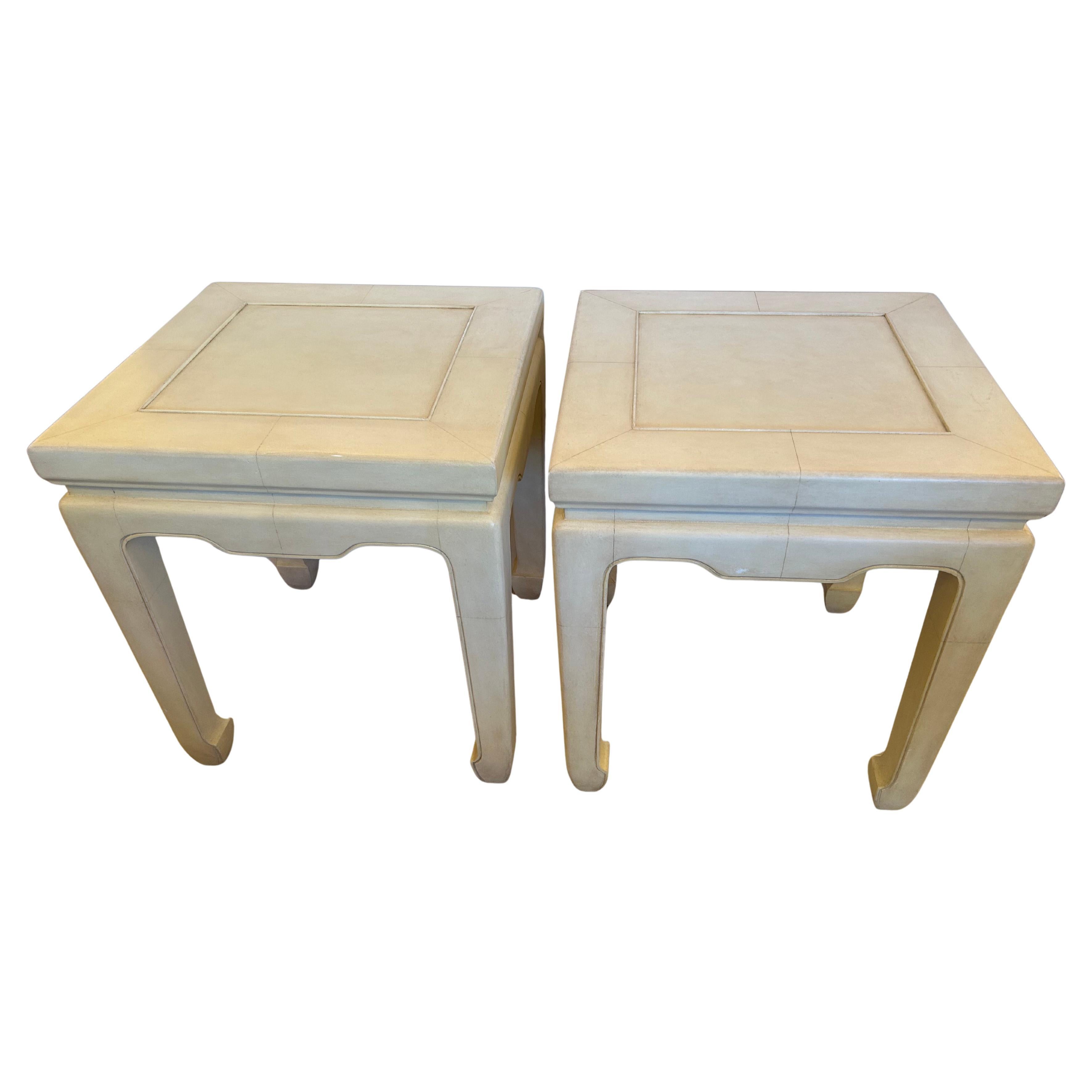 Stupefacente coppia di tavolini quadrati beige Ralph Lauren con un tocco asiatico