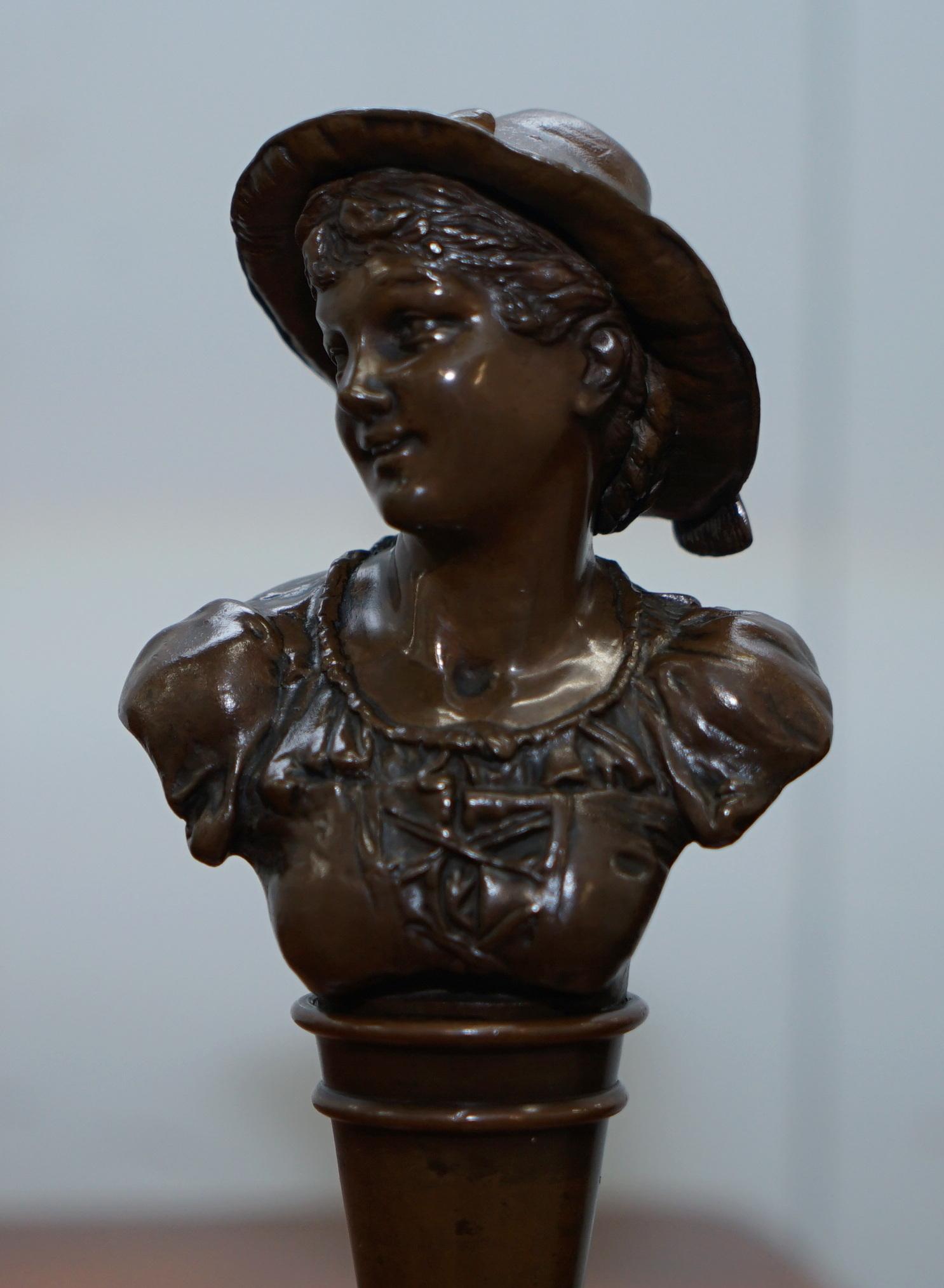 Superbe paire de rares statues de bustes en bronze massif miniatures d'origine victoriennes en vente 3
