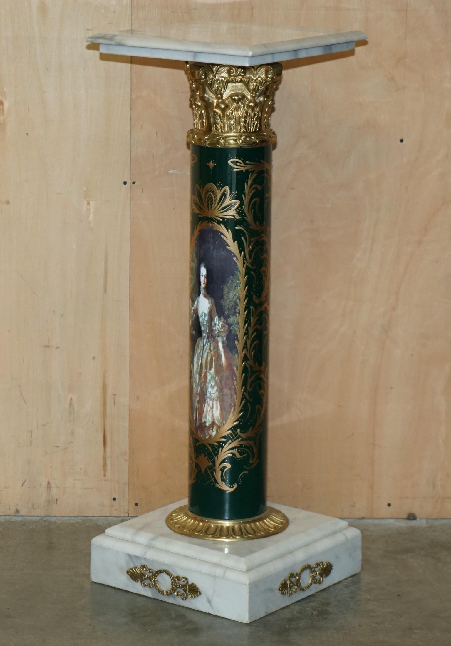 STUNNiNG PAAR KÖNIGLICHER ITALIENISCHER CARRARA-MARBEL & ENAMEL-LACKIERTE BRASS-SÄULEN im Angebot 4