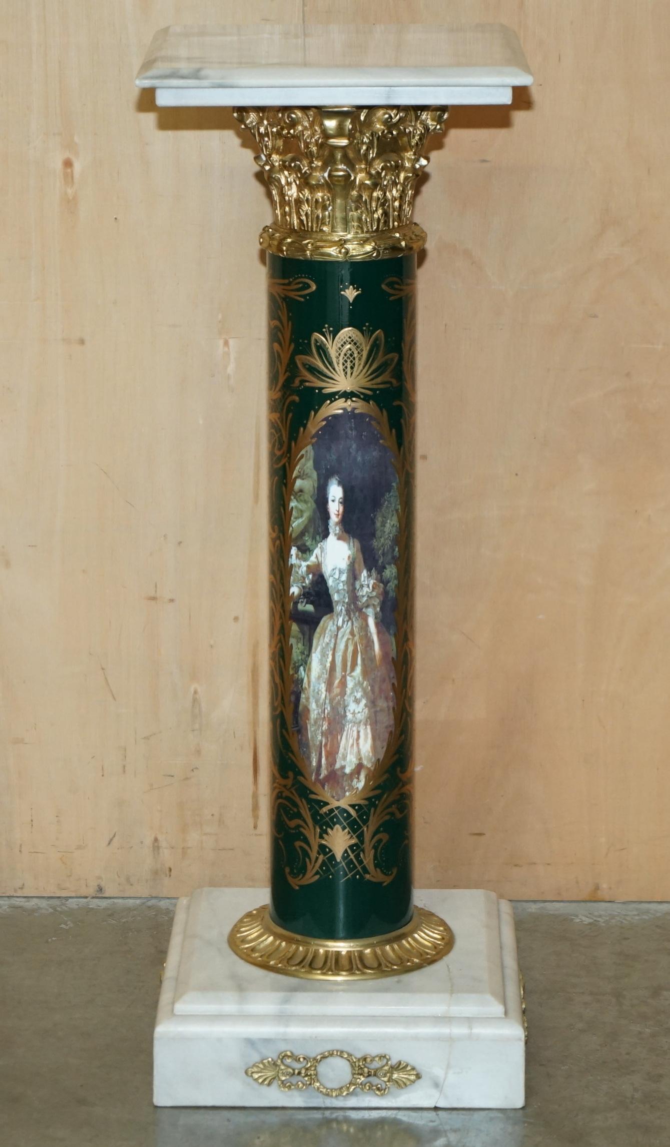 STUNNiNG PAAR KÖNIGLICHER ITALIENISCHER CARRARA-MARBEL & ENAMEL-LACKIERTE BRASS-SÄULEN im Angebot 5