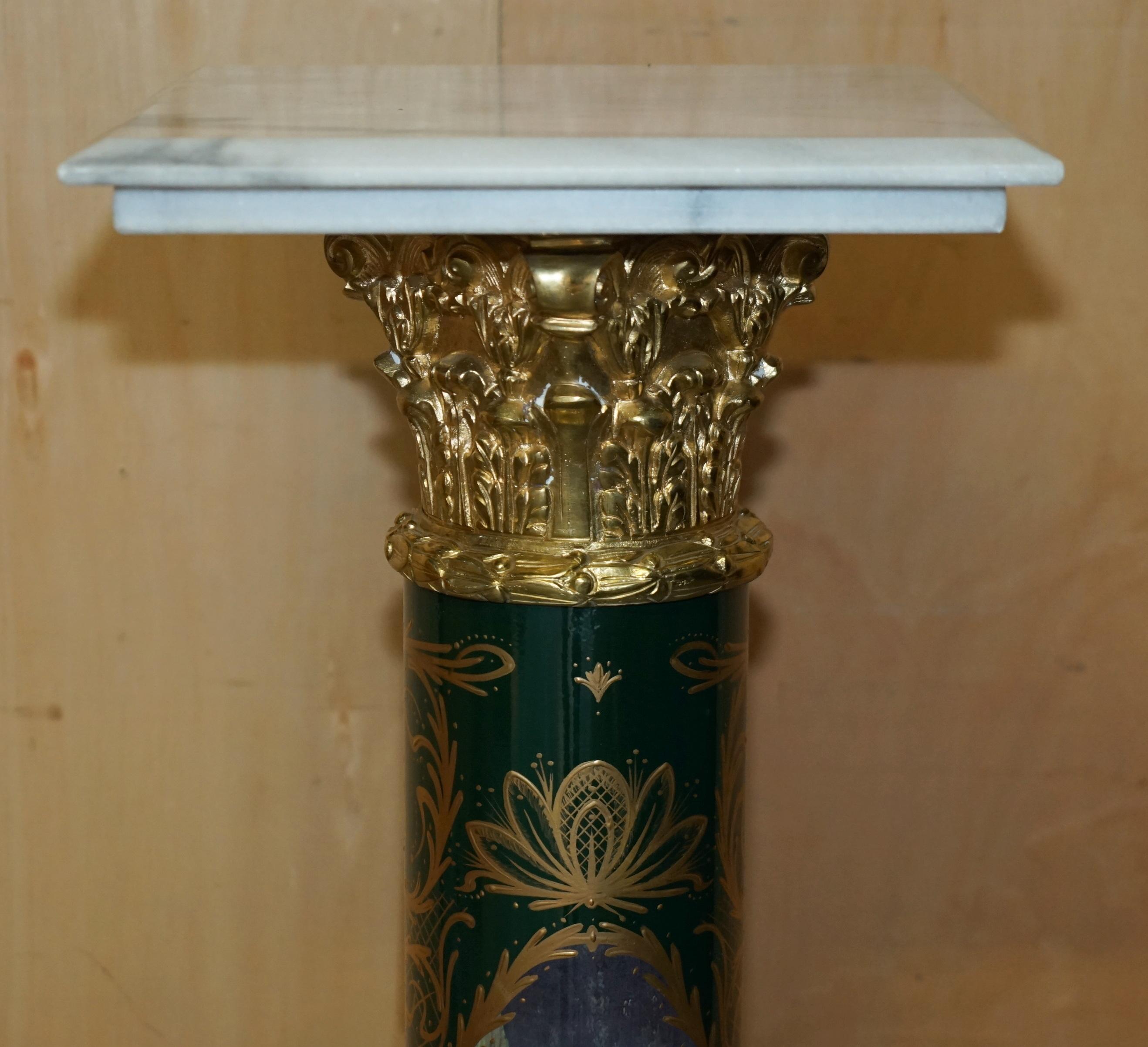 STUNNiNG PAAR KÖNIGLICHER ITALIENISCHER CARRARA-MARBEL & ENAMEL-LACKIERTE BRASS-SÄULEN im Angebot 6