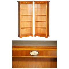 STUNNiNG PAIR OF SHERATON REVIVAL SATINWOOD & YEW WOOD LIBRARY OPEN BOOKCASES