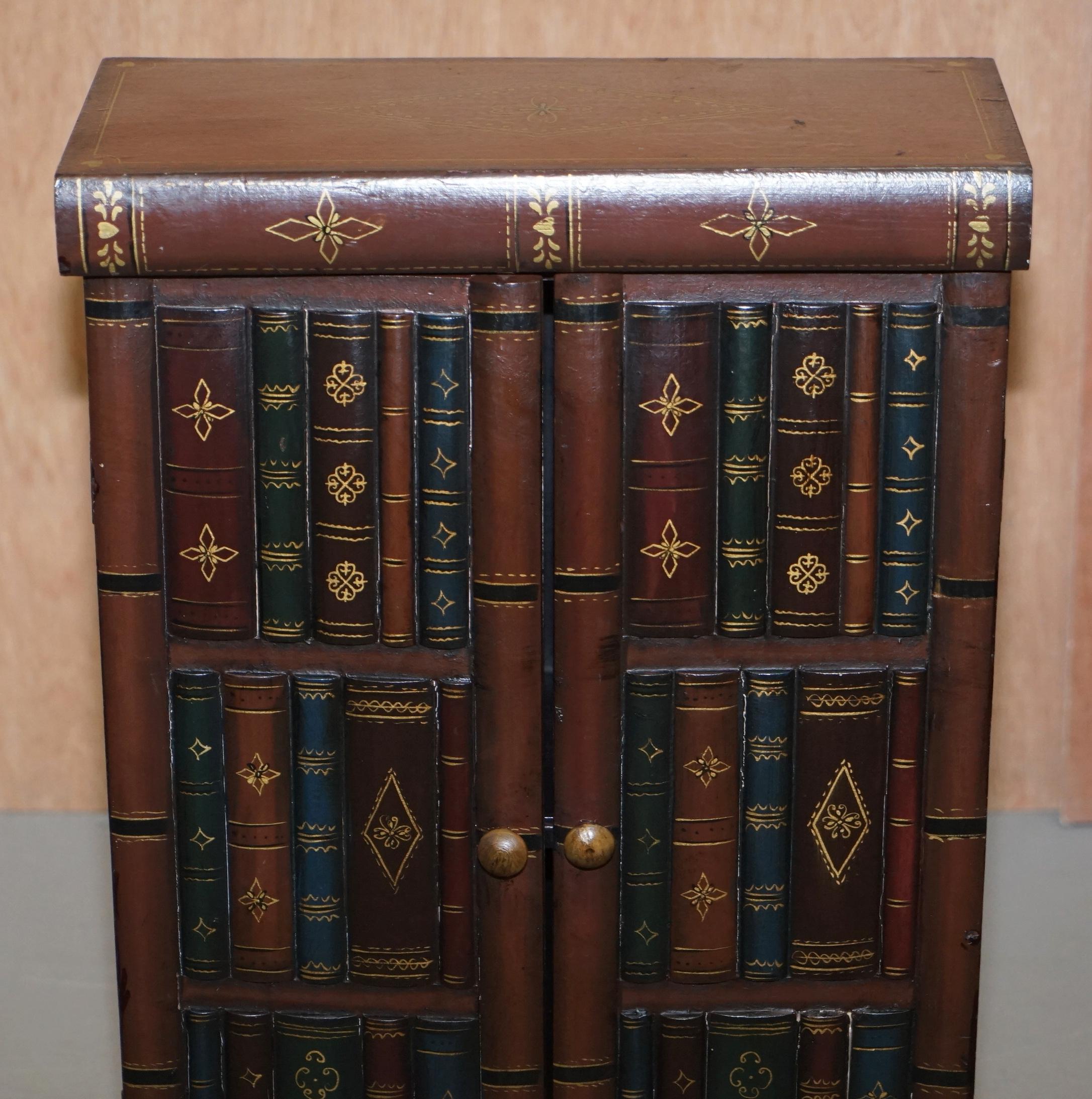 Stunning Pair of Side End Lamp Wine Table Sized Faux Book Library Study Cabinets In Good Condition In West Sussex, Pulborough