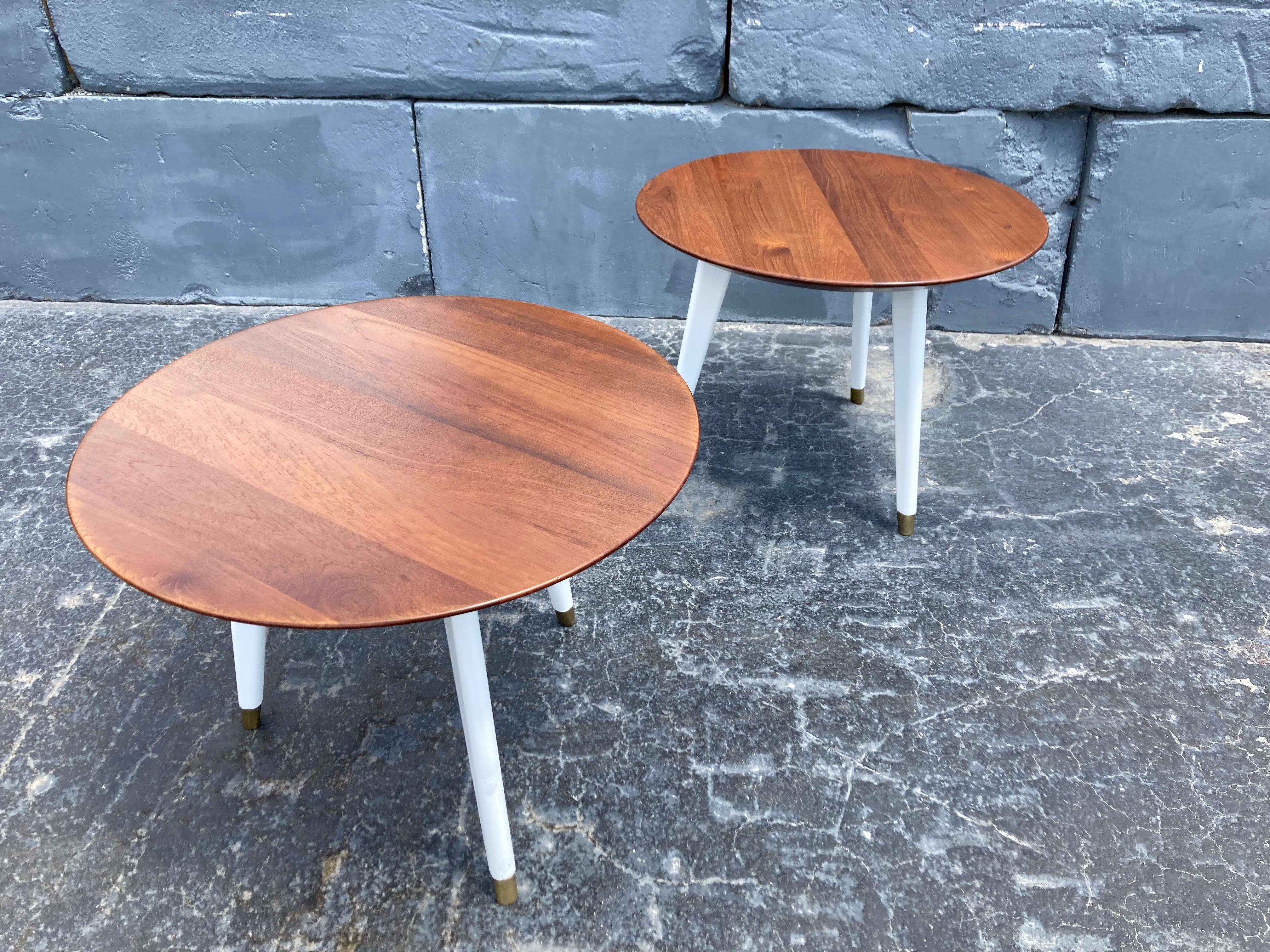 Stunning Pair of Side Tables or End Tables in the Style of Gio Ponti, Teak For Sale 3