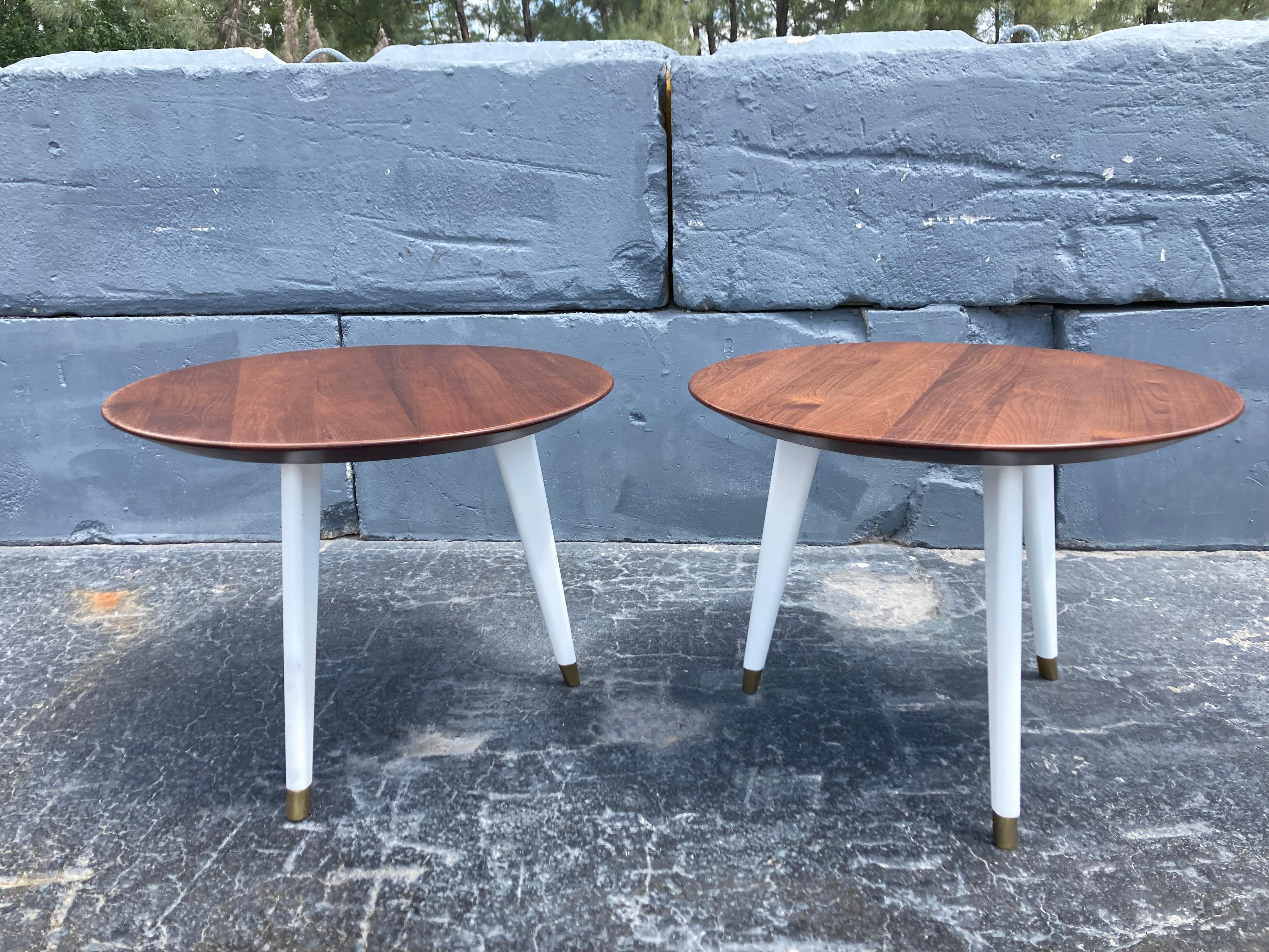 Stunning Pair of Side Tables or End Tables in the Style of Gio Ponti, Teak For Sale 6