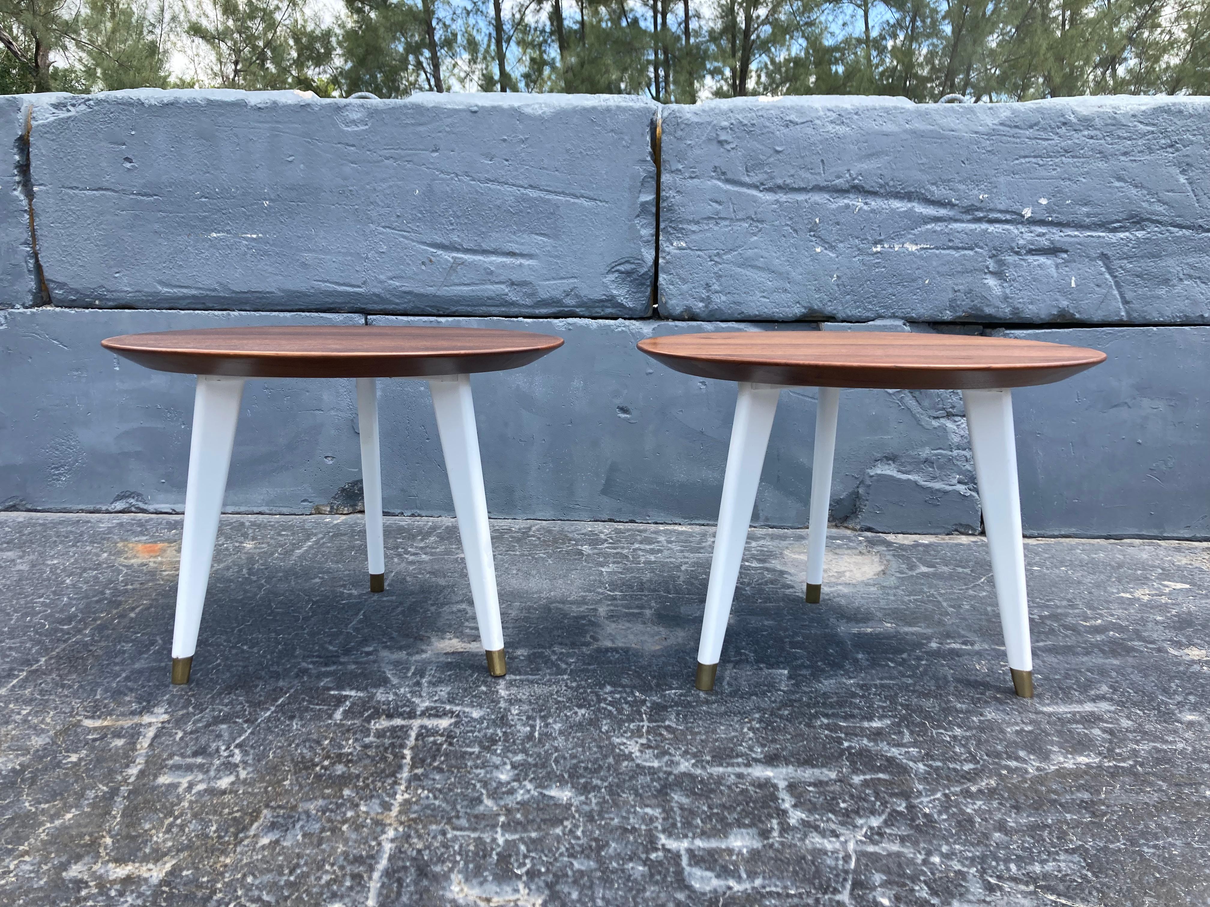 Stunning Pair of Side Tables or End Tables in the Style of Gio Ponti, Teak For Sale 7