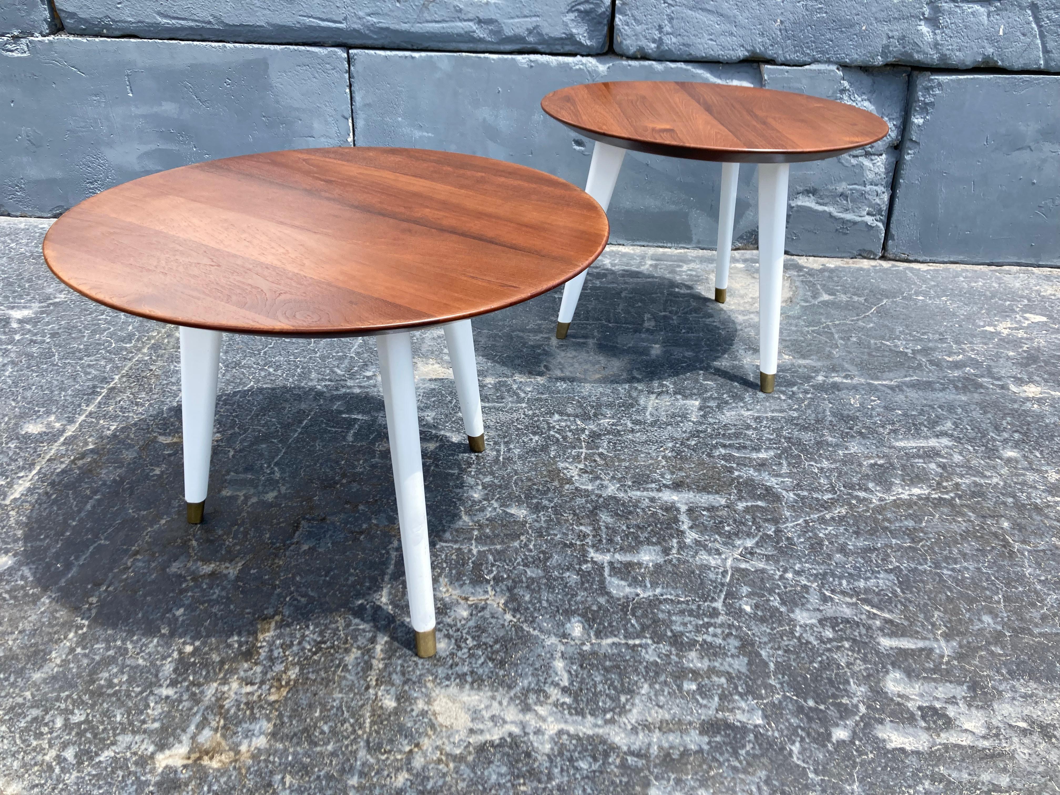 Stunning Pair of Side Tables or End Tables in the Style of Gio Ponti, Teak In Good Condition For Sale In Miami, FL