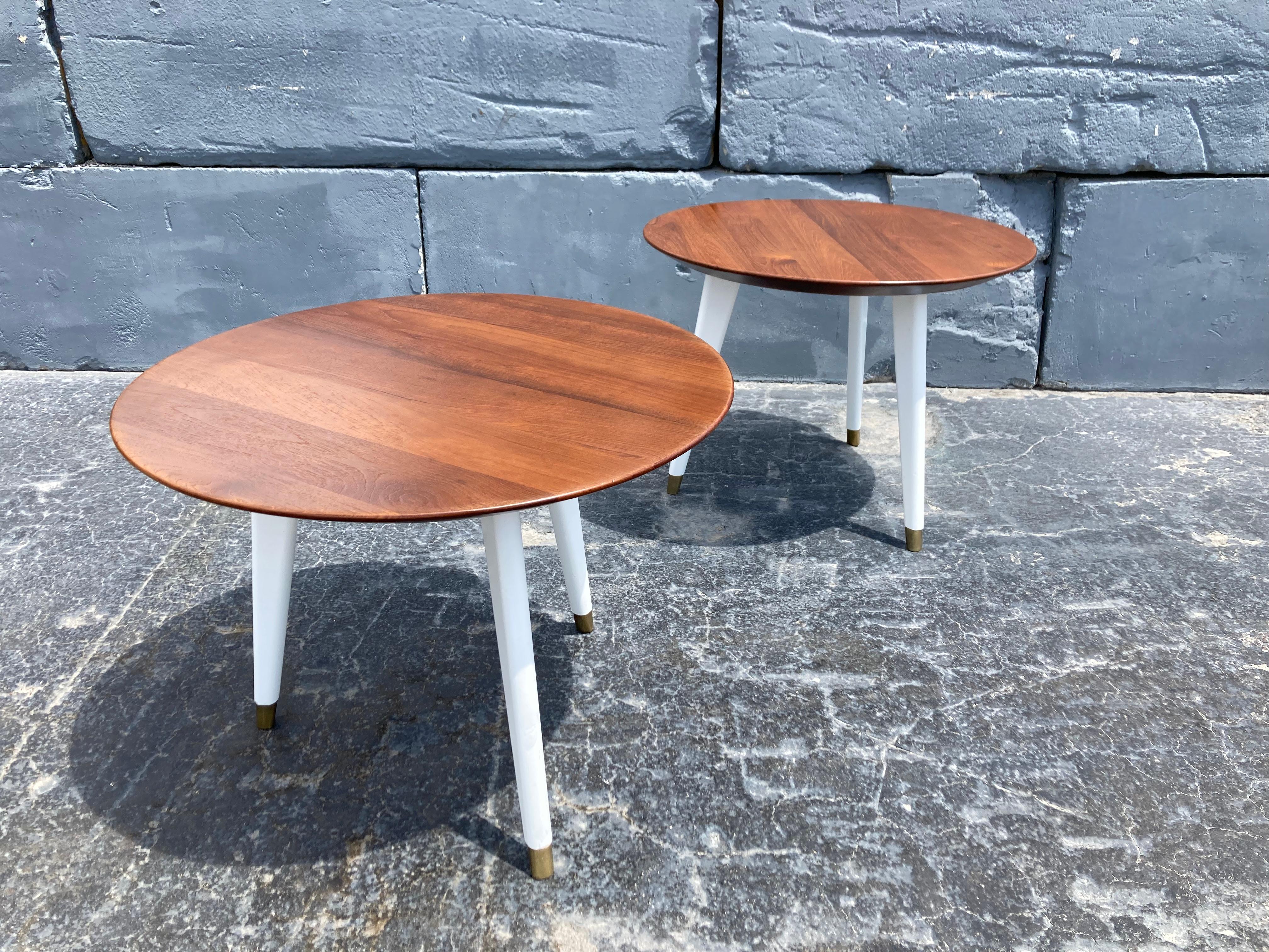 Stunning Pair of Side Tables or End Tables in the Style of Gio Ponti, Teak For Sale 1