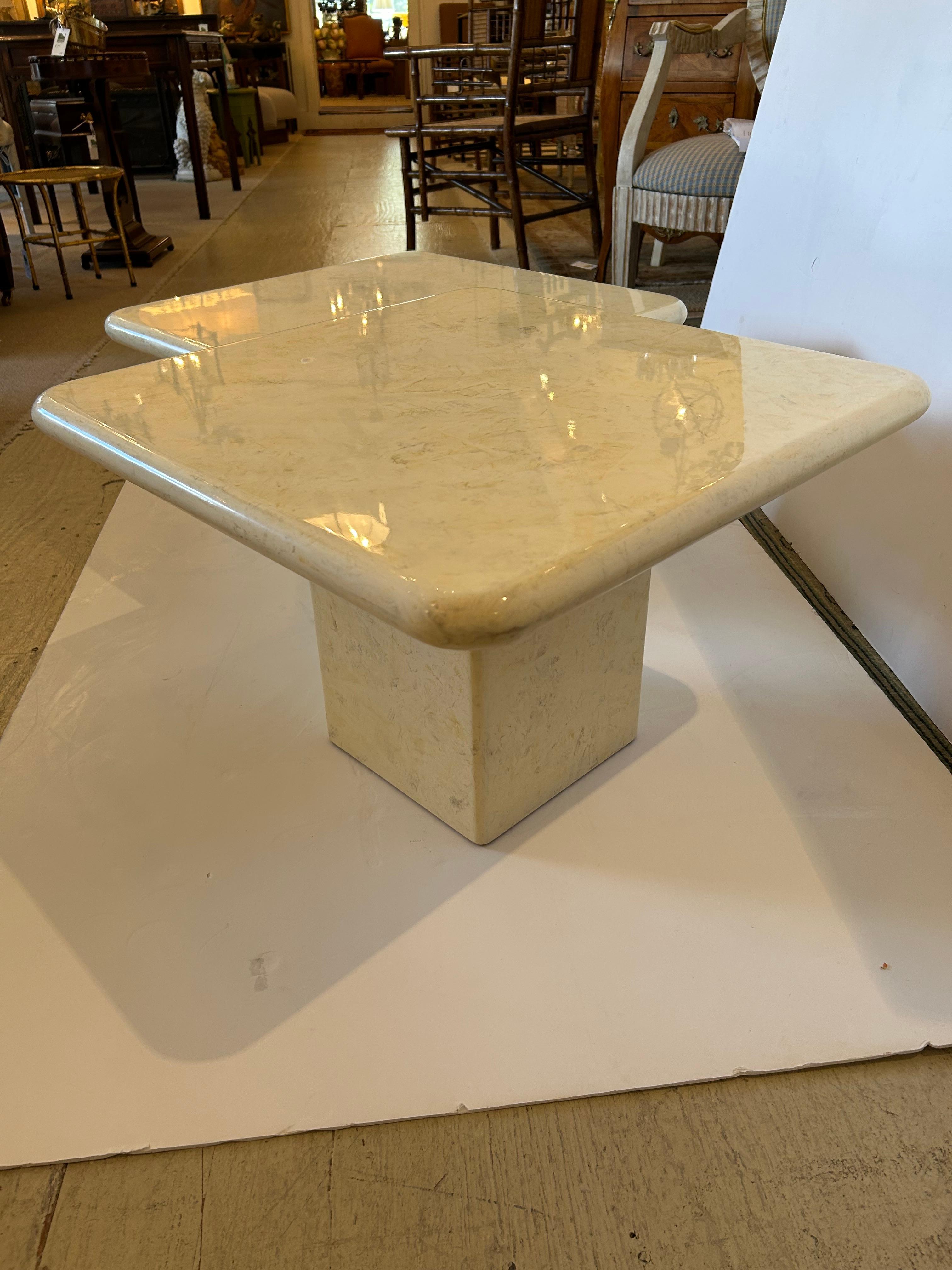 Superbe paire de tables cocktails carrées en Wood laqué et faux marbre se chevauchant en vente 3