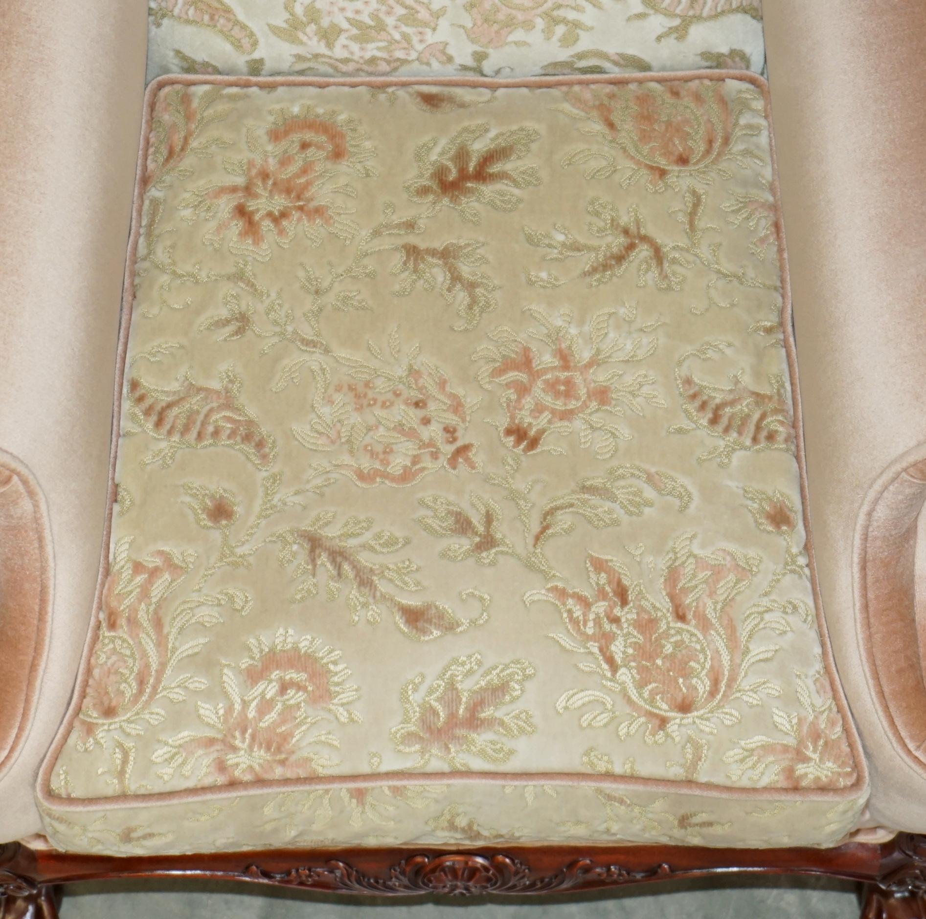 STUNNING PAIR OF VICTORIAN STYLE CLAW & BALL FEET FLORAL WINGBACK ARMCHAIRs For Sale 6