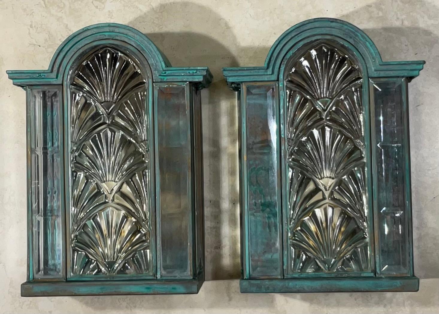 Impresionante Pareja de Apliques / Faroles Art Decó Vintage de Latón Verdigris en venta 2