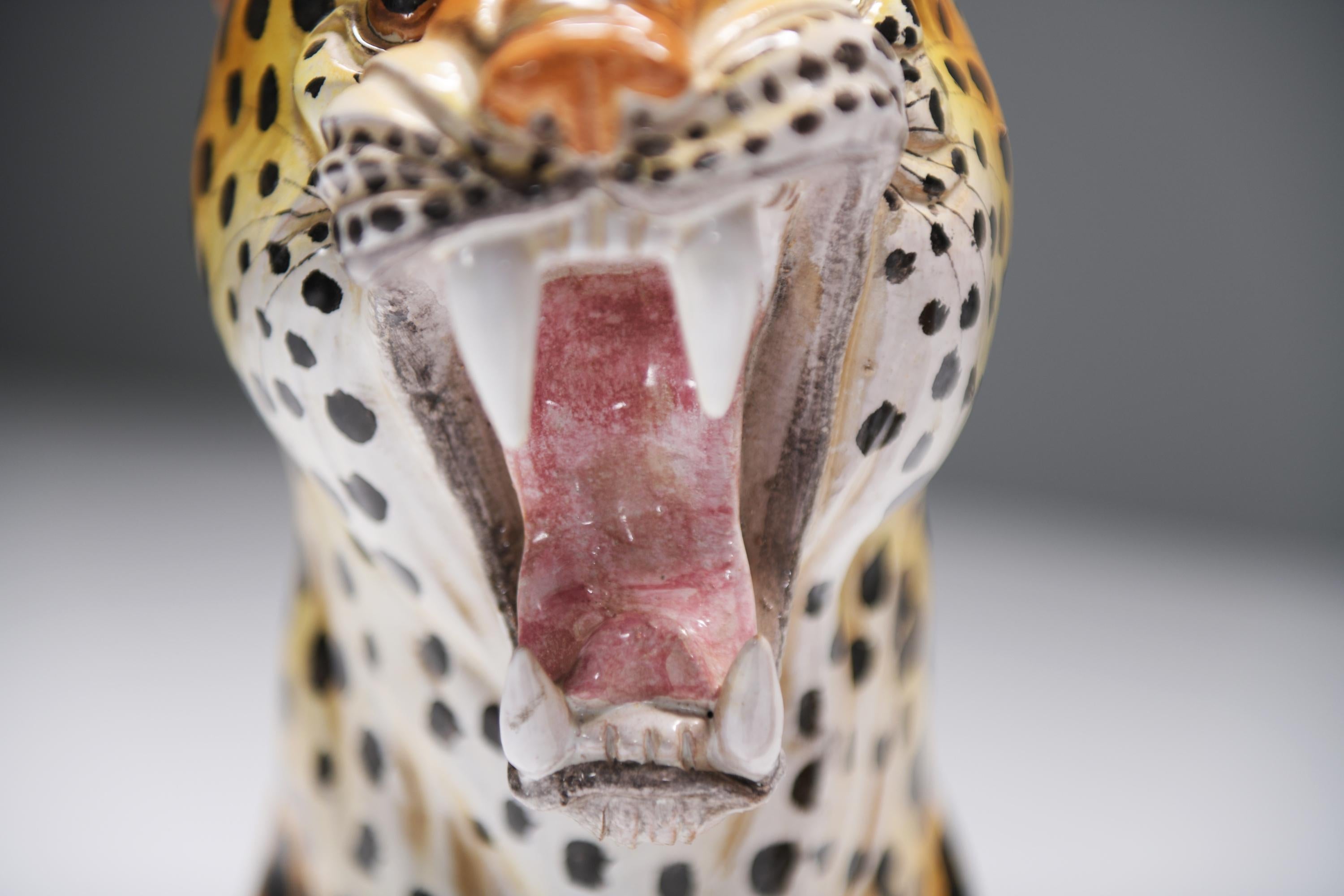 Stunning pair of vintage ceramic leopards sculptures made in Italy 1960s For Sale 4