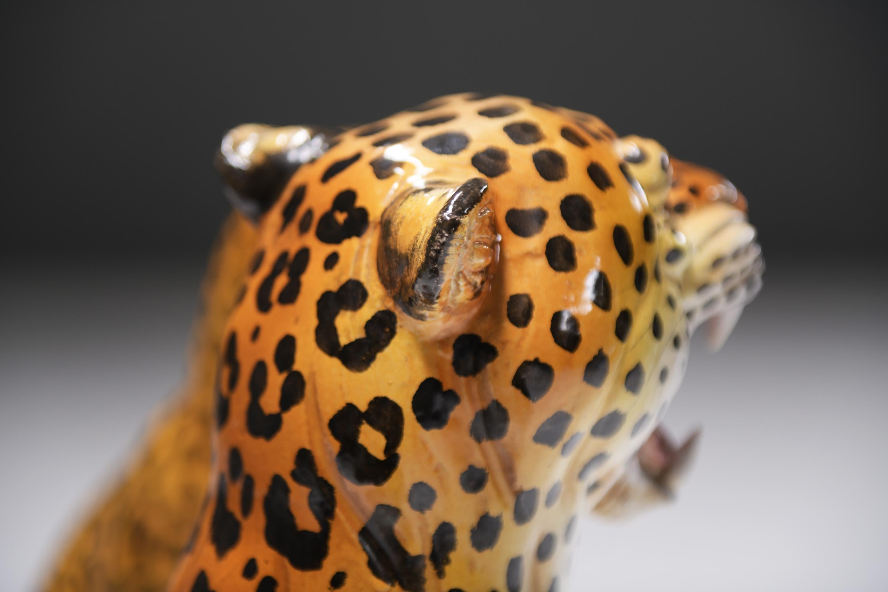 Stunning pair of vintage ceramic leopards sculptures made in Italy 1960s For Sale 5