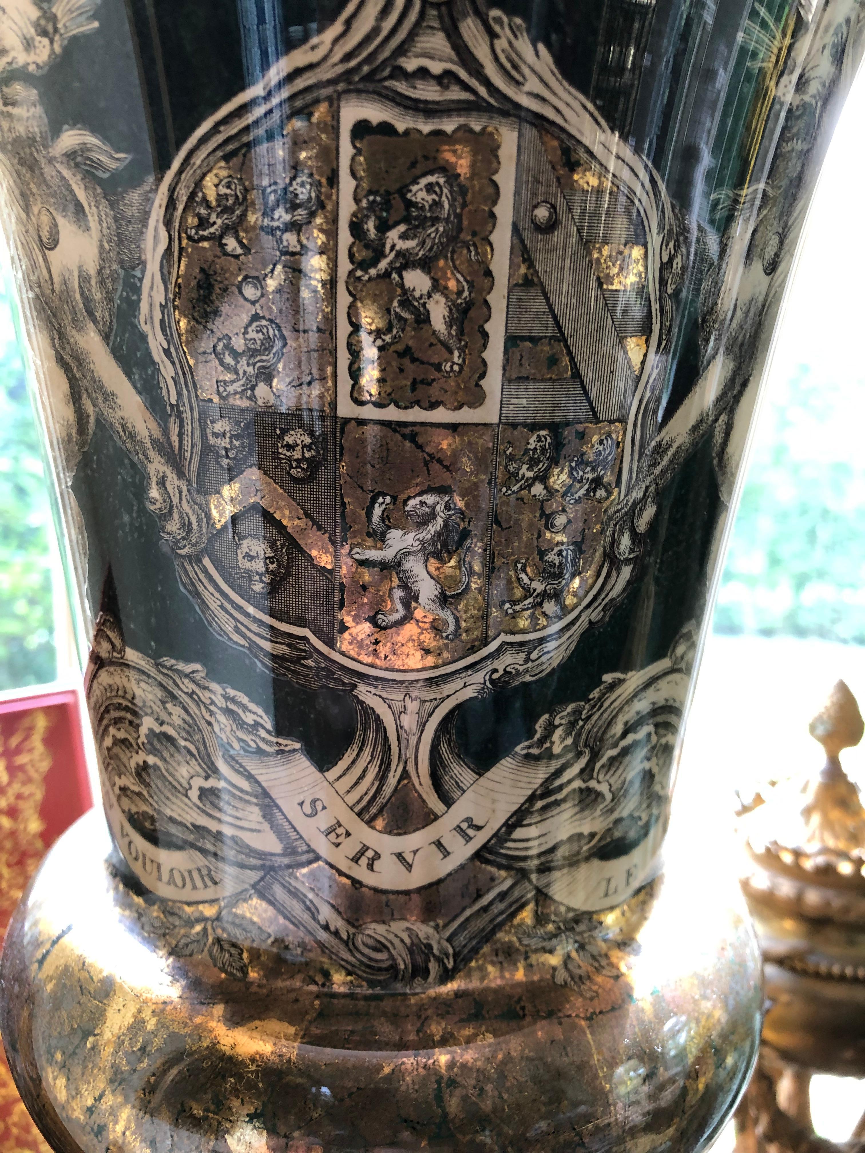 Stunning Pair of Vintage Decalcomania Armorial Lamps For Sale 3