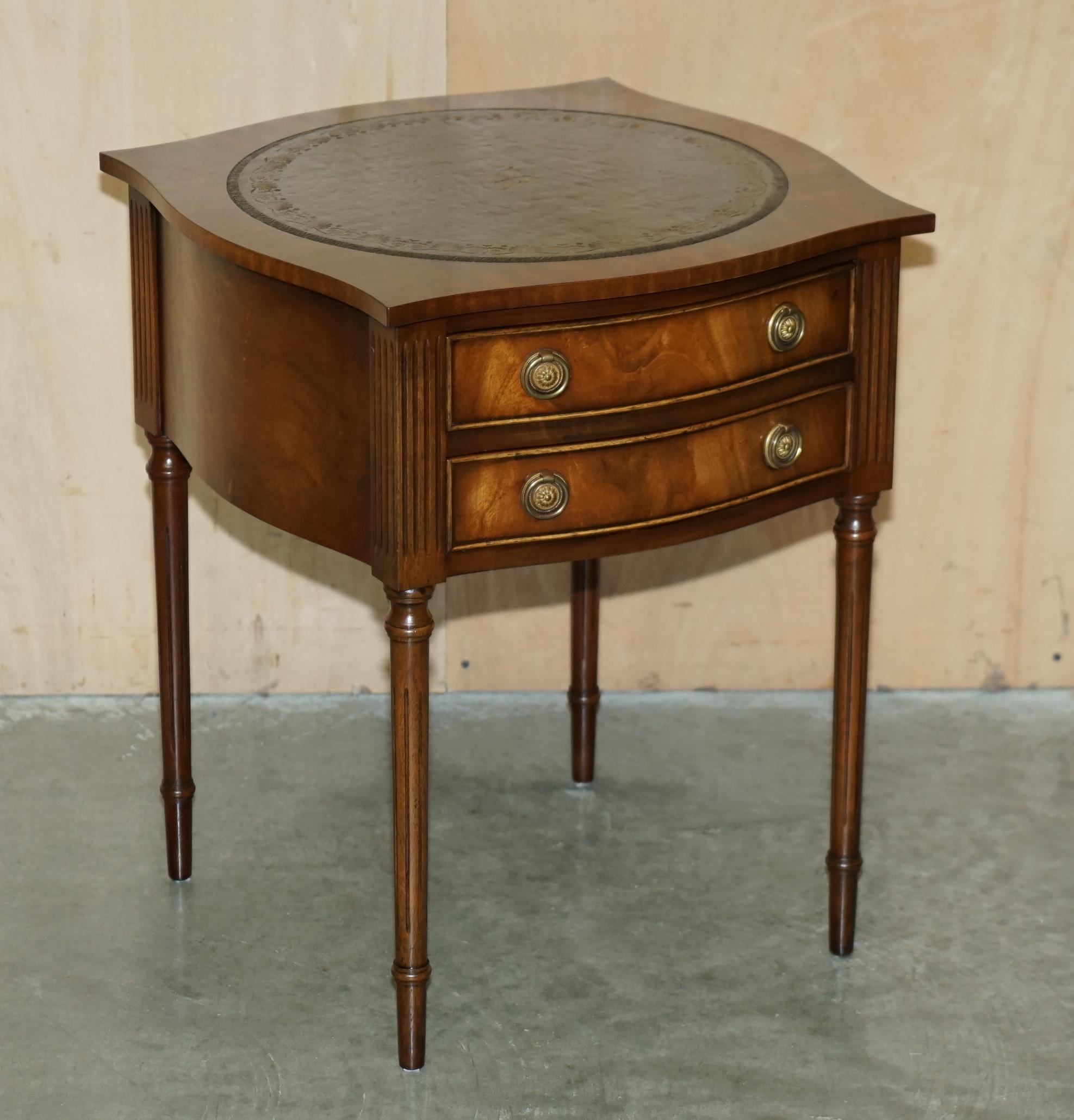 impresionante pareja de mesas antiguas de madera noble flameada de cuero verde de bevan funnell side en venta 6