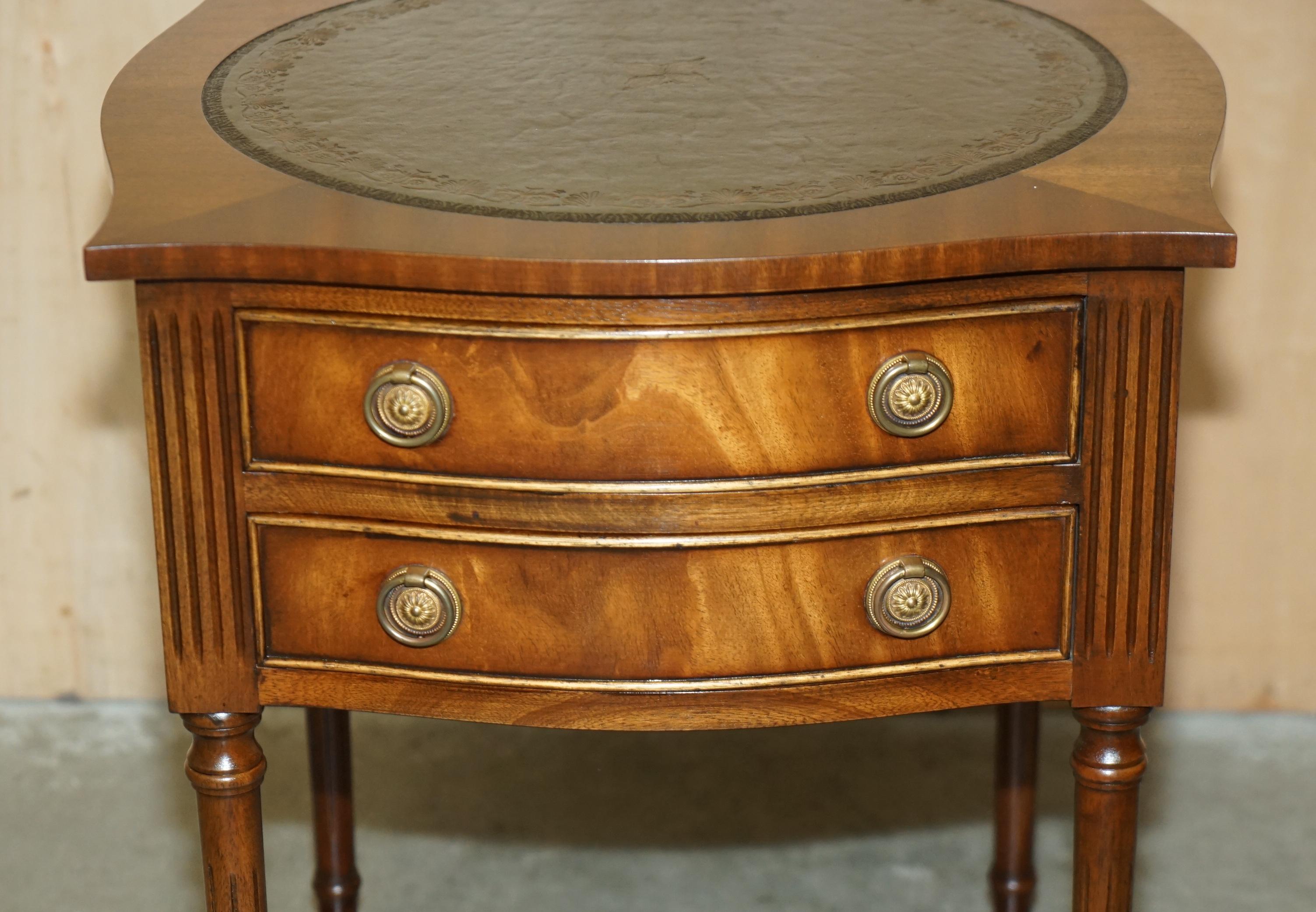 impresionante pareja de mesas antiguas de madera noble flameada de cuero verde de bevan funnell side en venta 7