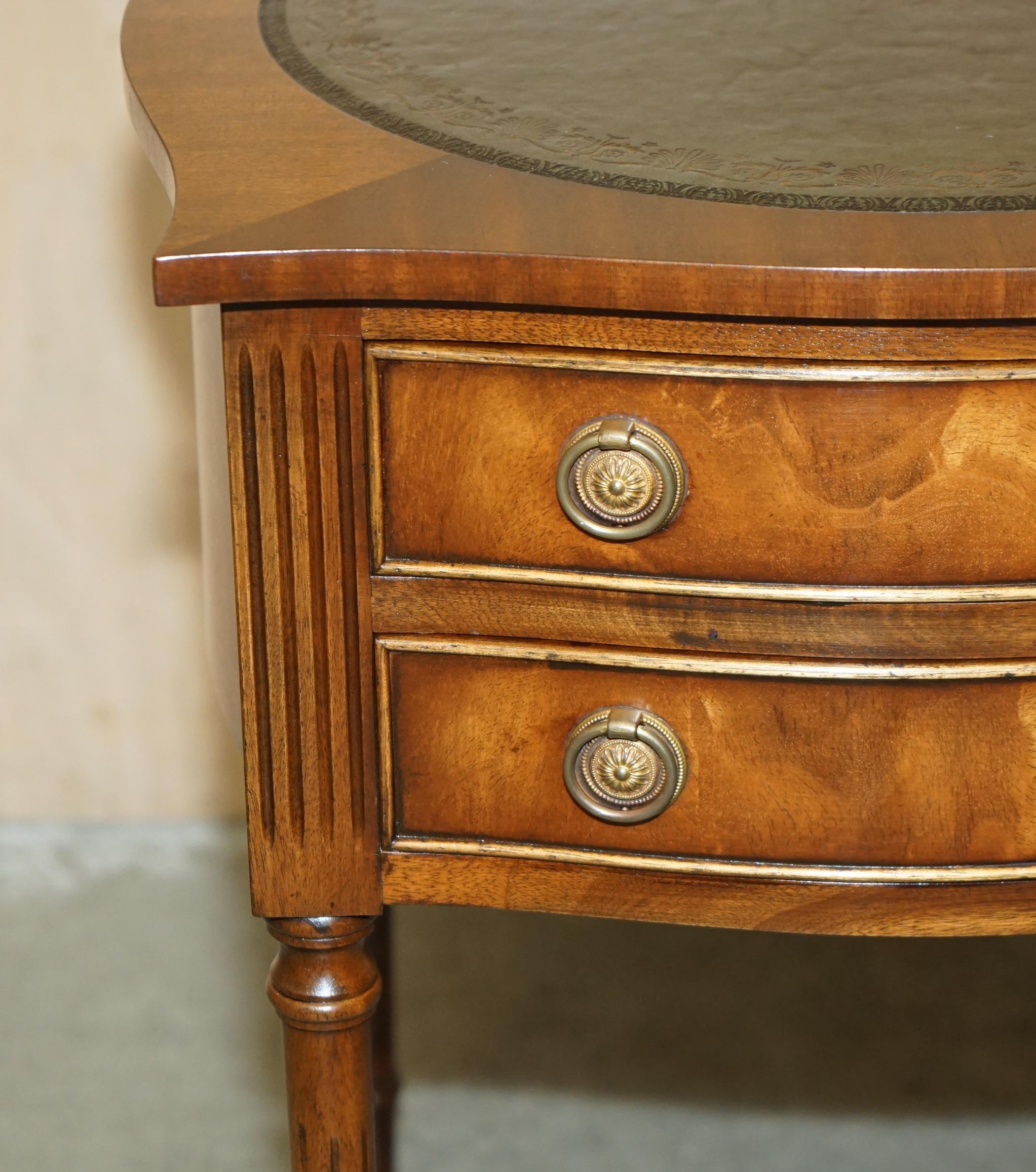impresionante pareja de mesas antiguas de madera noble flameada de cuero verde de bevan funnell side en venta 8