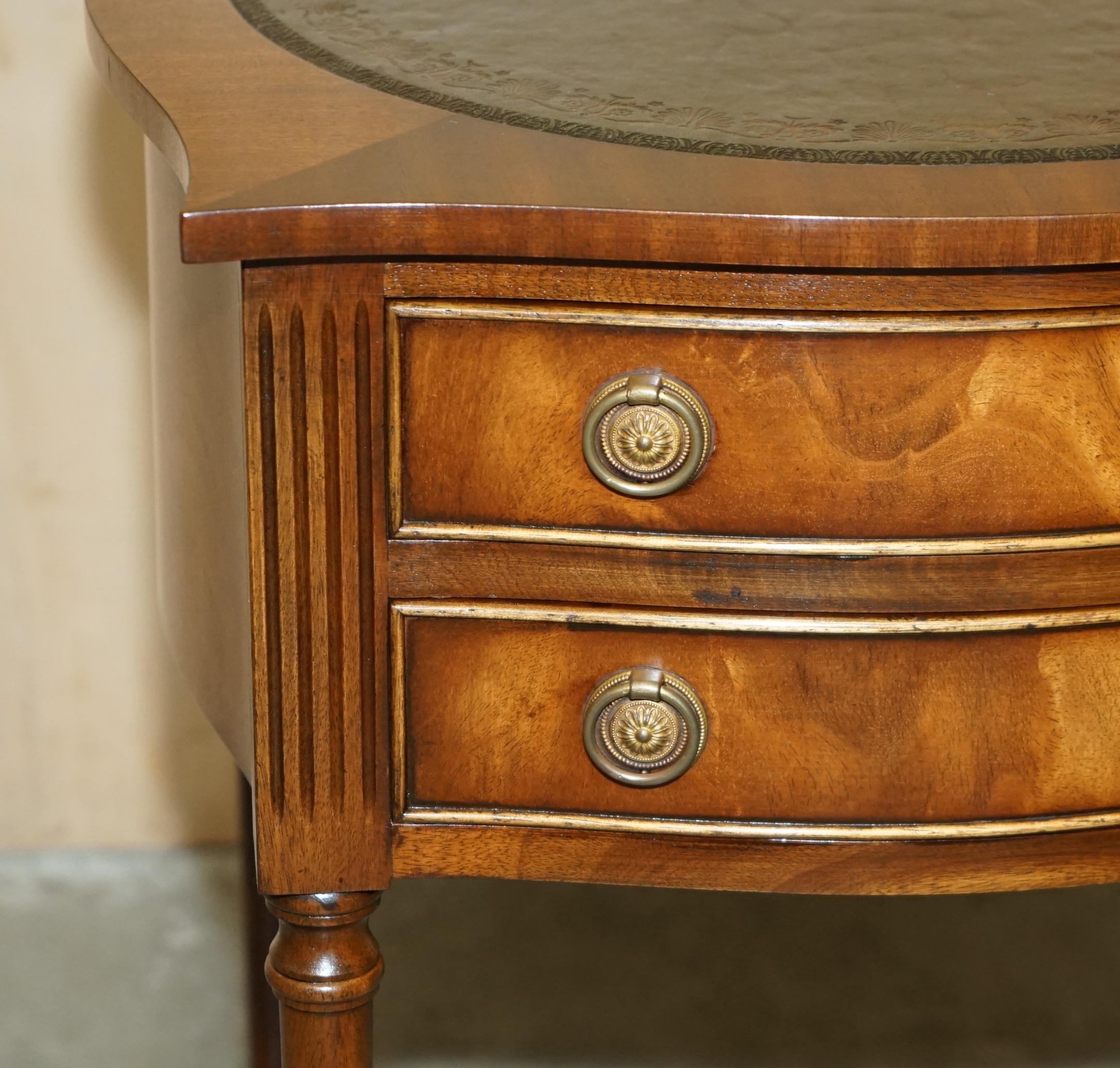 impresionante pareja de mesas antiguas de madera noble flameada de cuero verde de bevan funnell side en venta 11