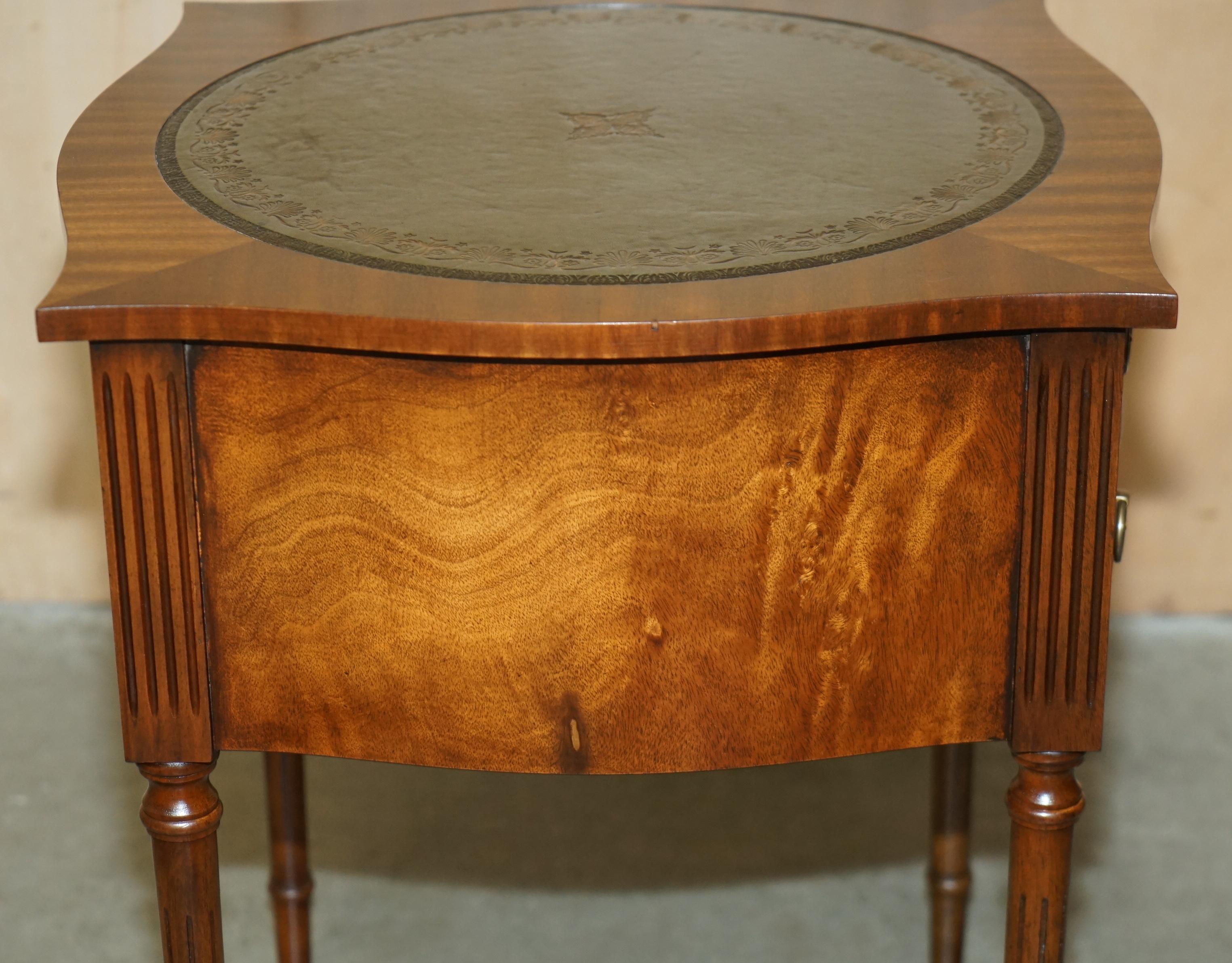 impresionante pareja de mesas antiguas de madera noble flameada de cuero verde de bevan funnell side en venta 1