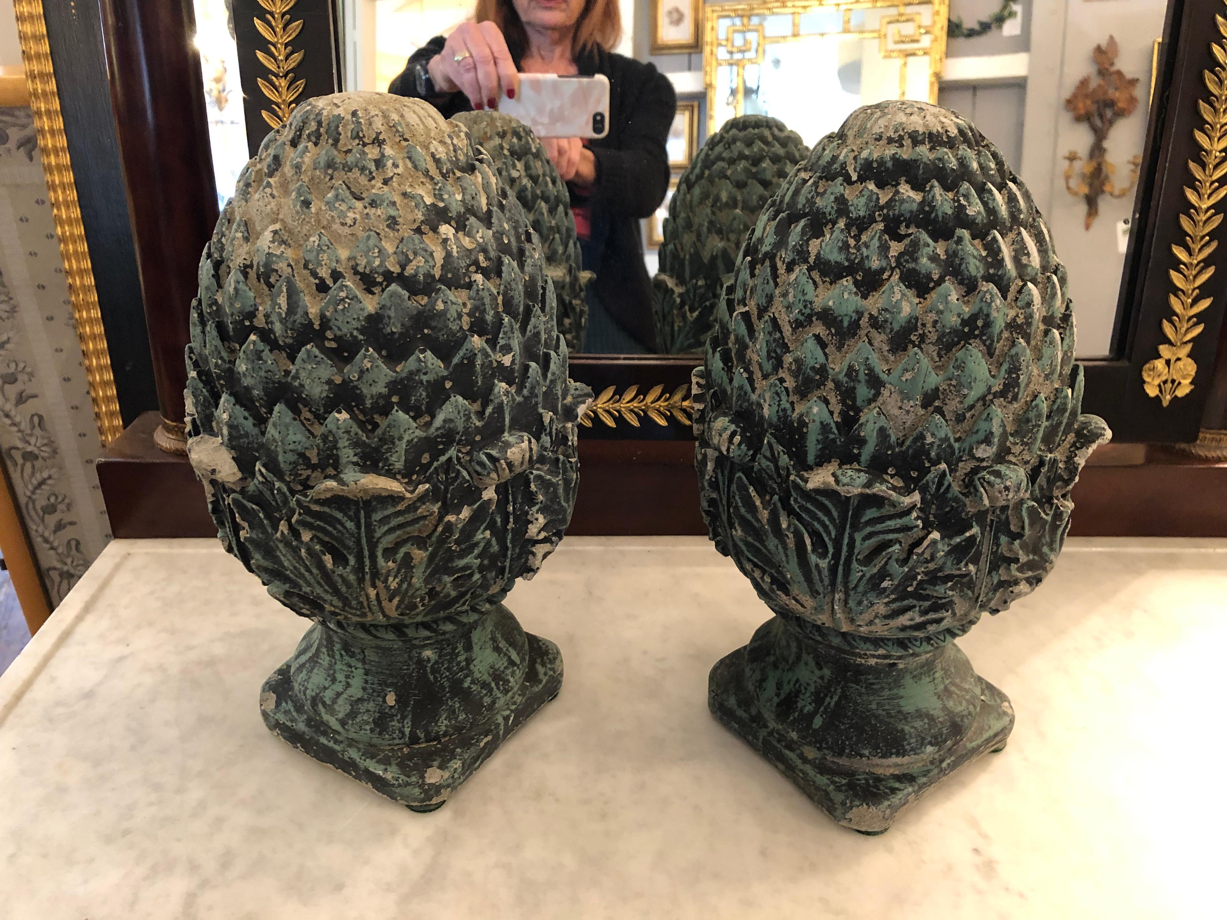 Atemberaubendes Paar von Vintage Ananas geformt Finial Skulpturen im Angebot 1