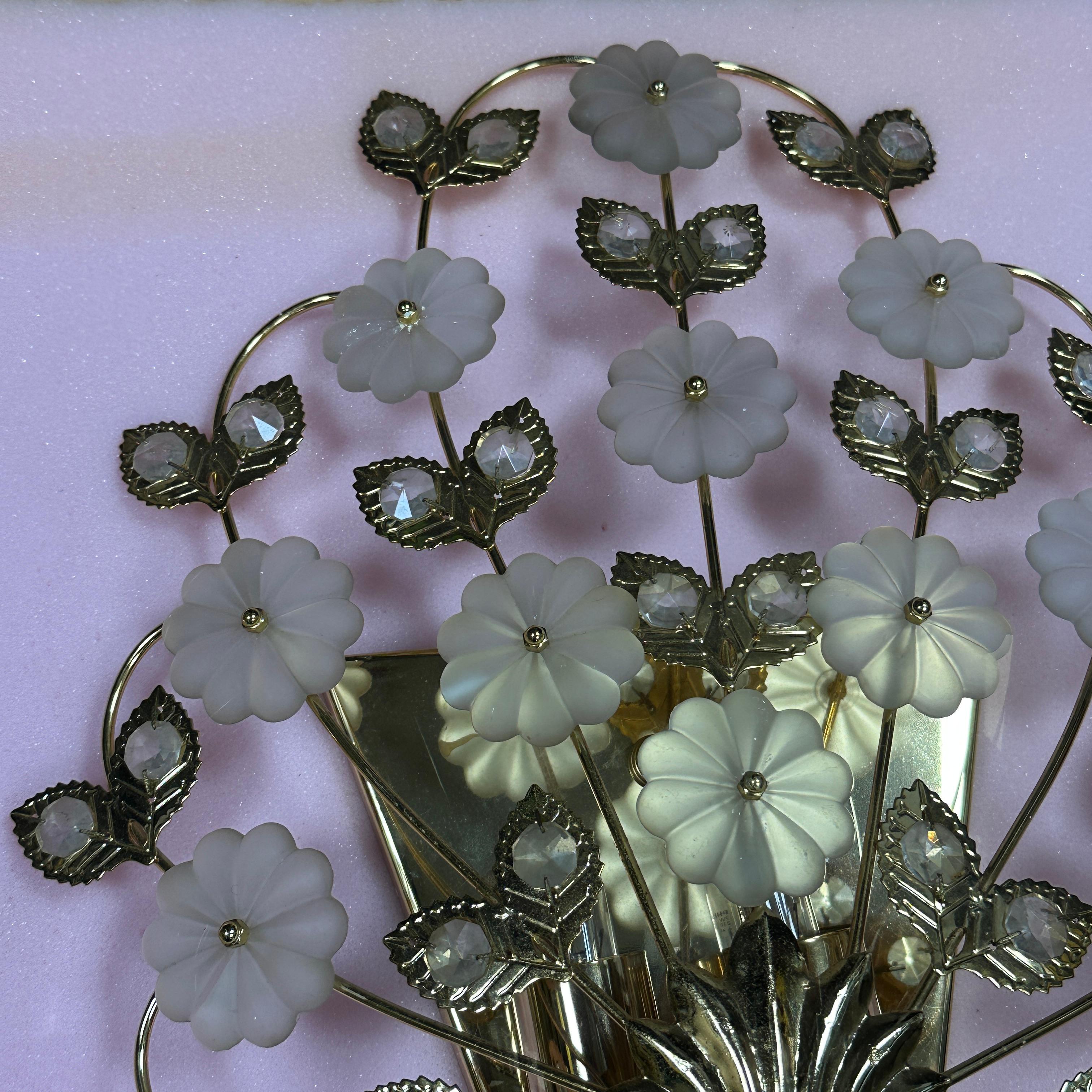 Atemberaubendes Paar Vintage-Blumenleuchter aus Kristall mit zwei Lichtern „Palwa“, Deutschland 1970er Jahre im Angebot 8