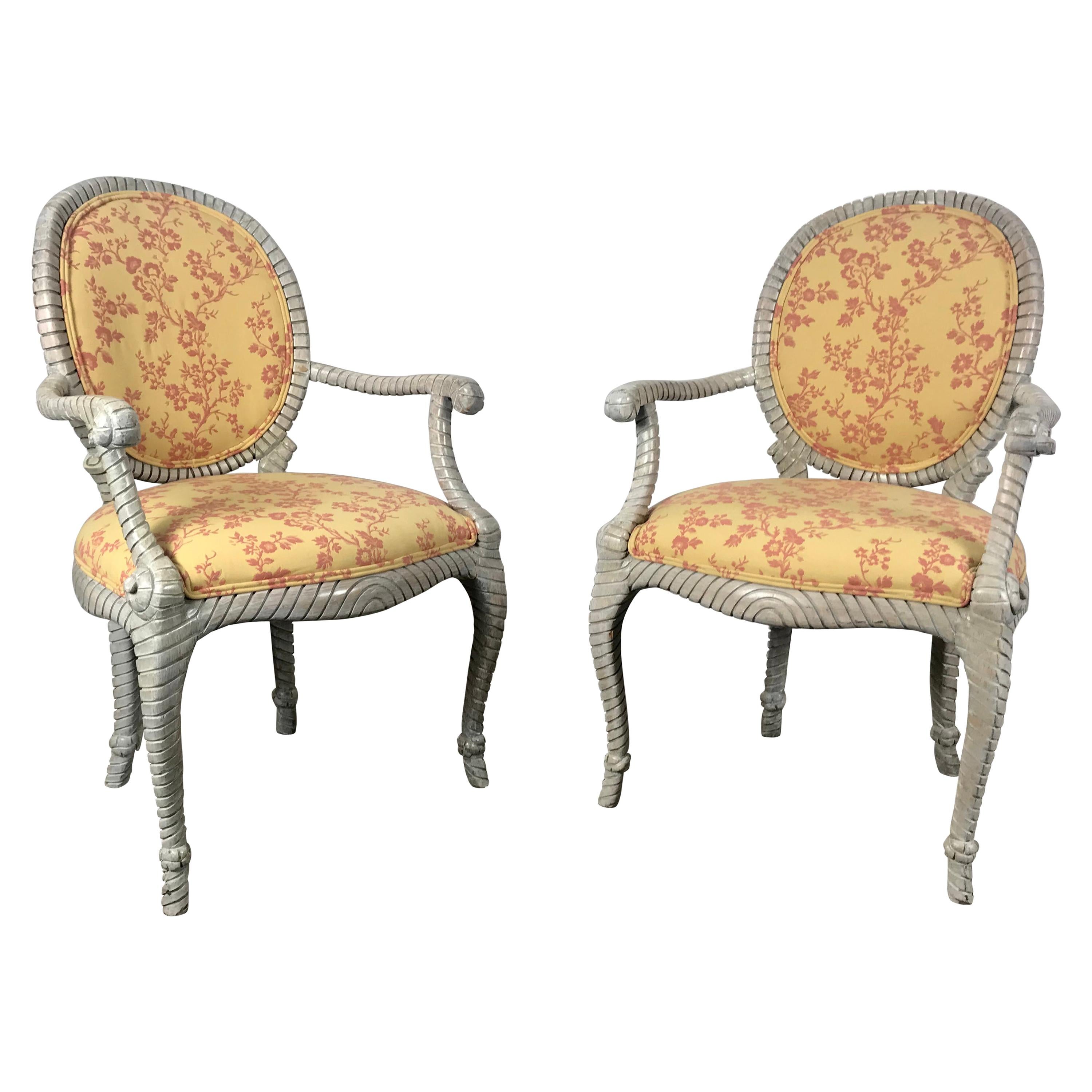 Superbe paire de fauteuils de style Louis XVI en faux bois avec corde et pompons