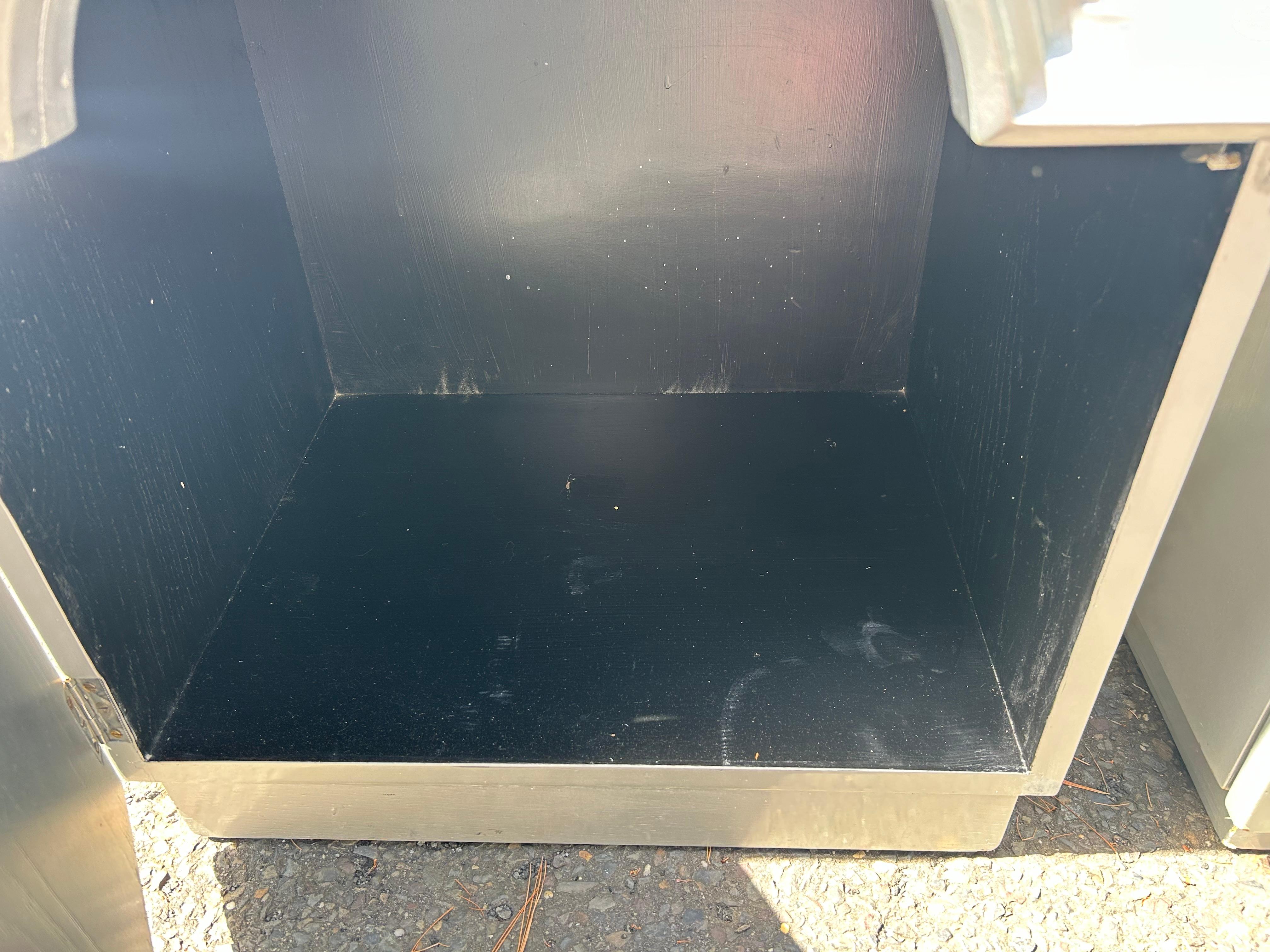 Stunning Pair Signed James Mont Silvered Night Stands Mid-Century Modern In Good Condition For Sale In Pemberton, NJ