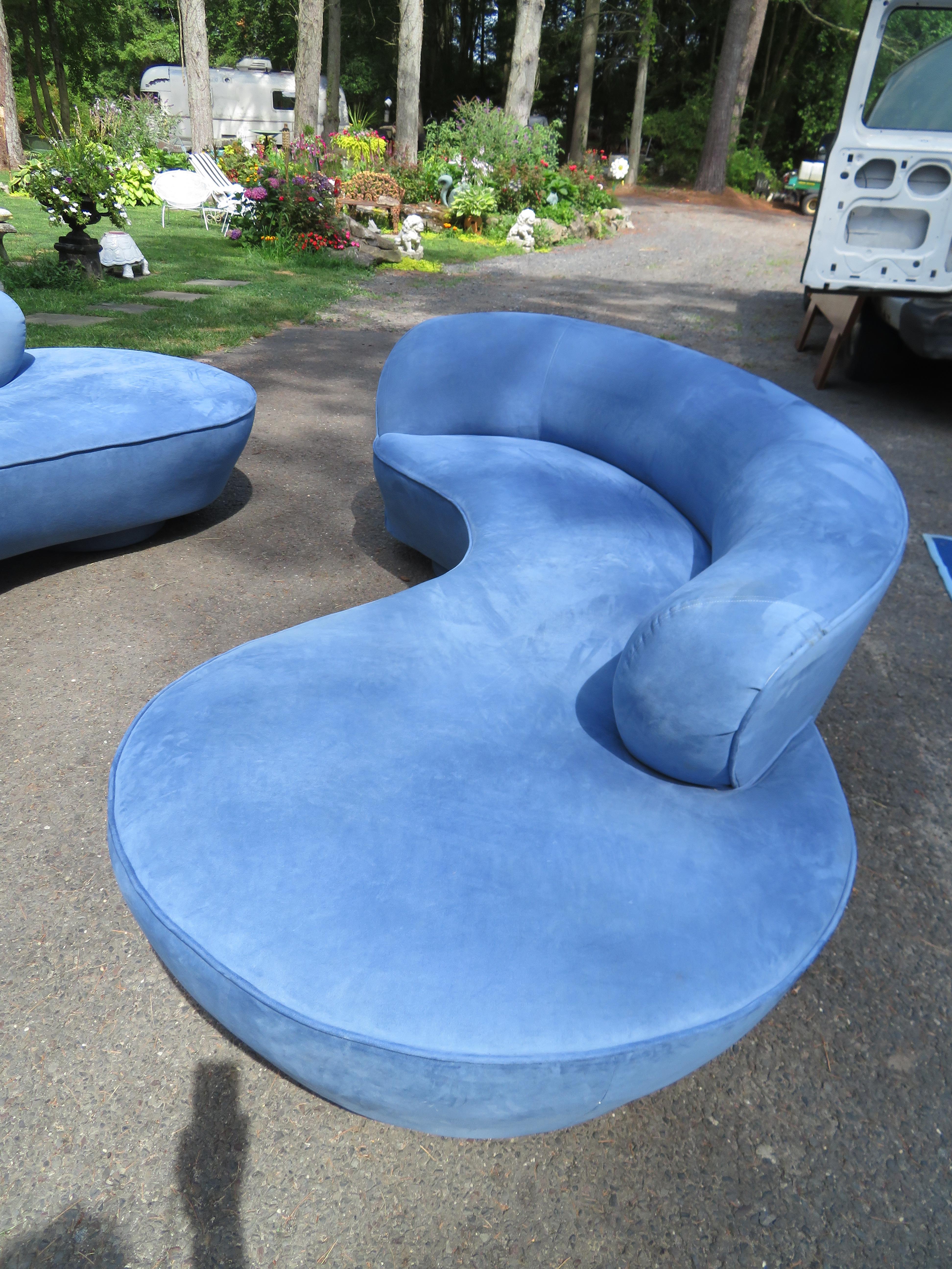 Late 20th Century Stunning Pair Vladimir Kagan Serpentine Directional Cloud Sofas Mid-Century For Sale