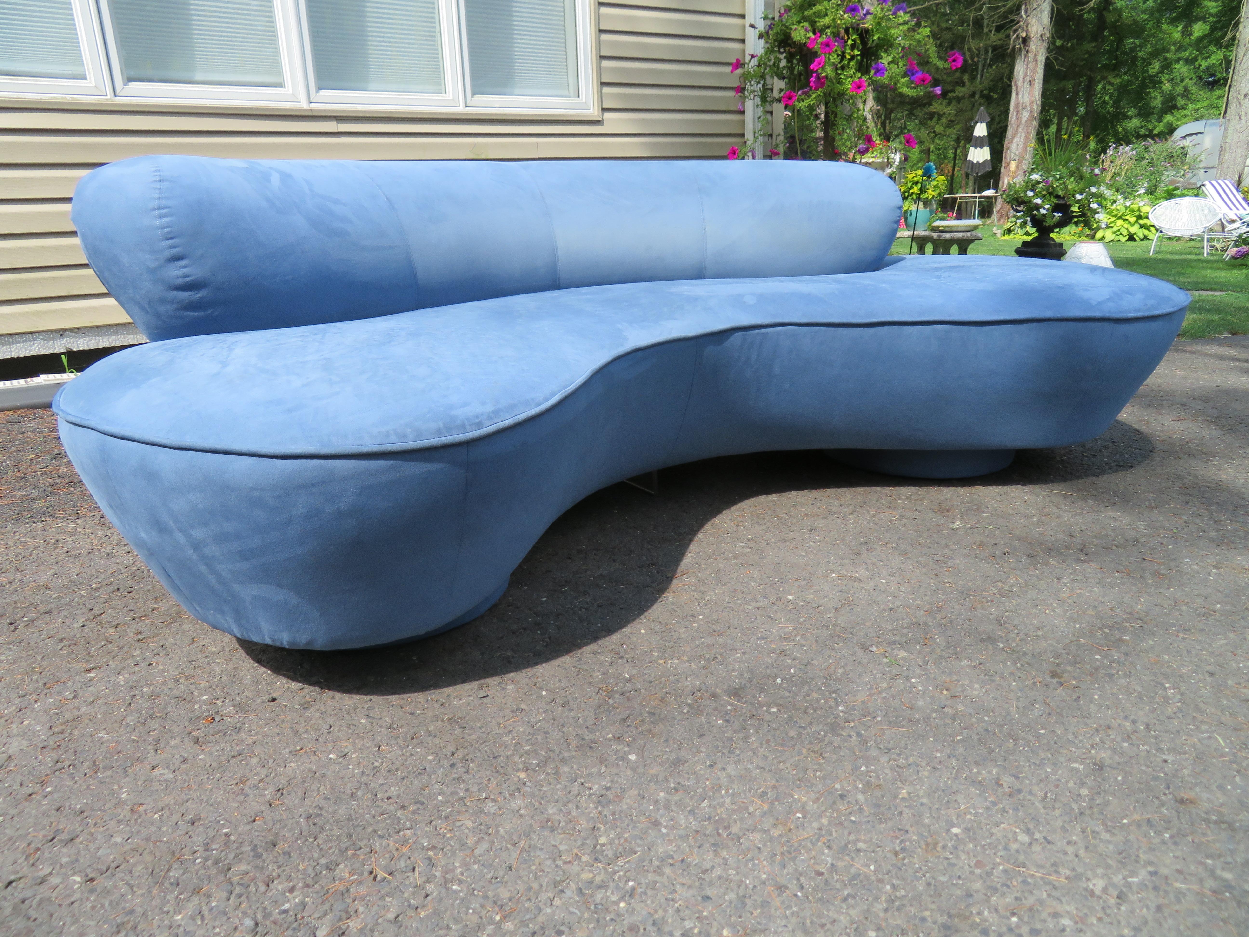 Upholstery Stunning Pair Vladimir Kagan Serpentine Directional Cloud Sofas Mid-Century For Sale