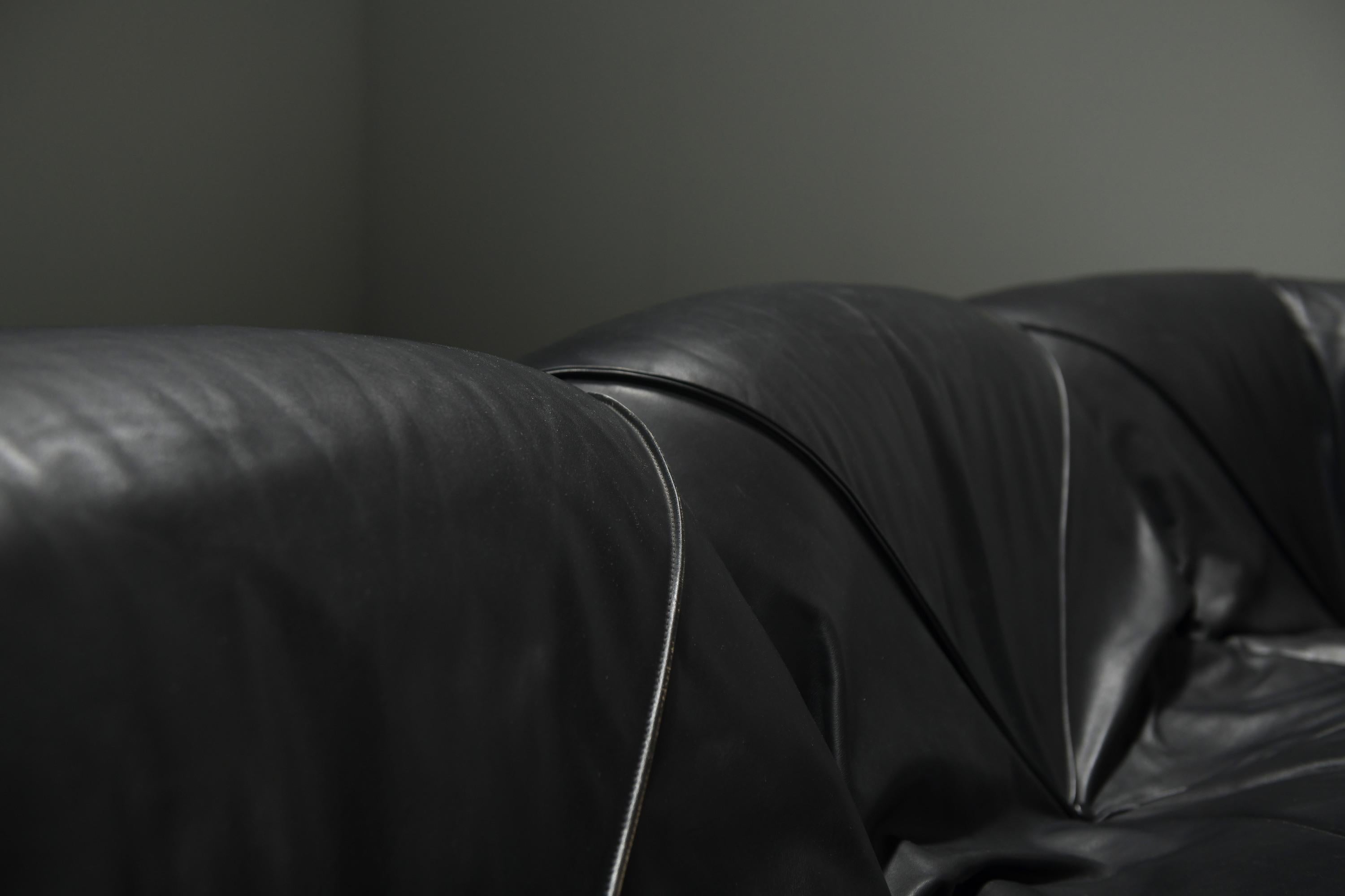 Atemberaubendes modulares Patate-Sofa aus schwarzem Original-Leder in Schwarz für Airborne – Frankreich im Angebot 4
